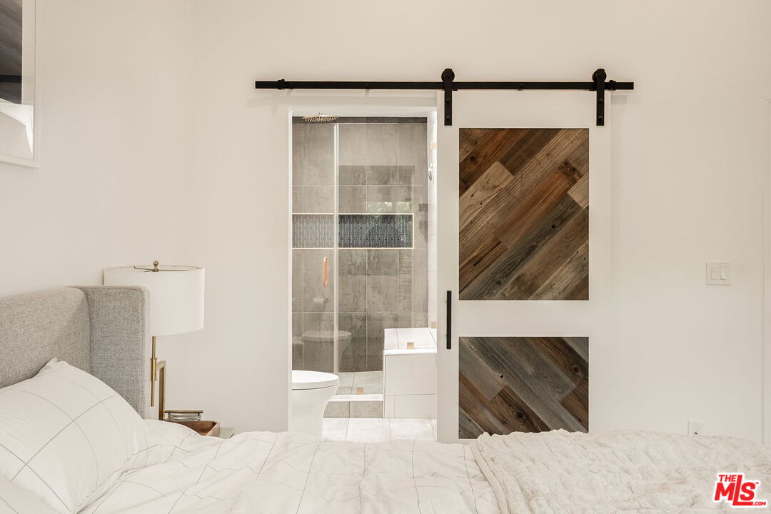 922 Lincoln Blvd Unit: 2