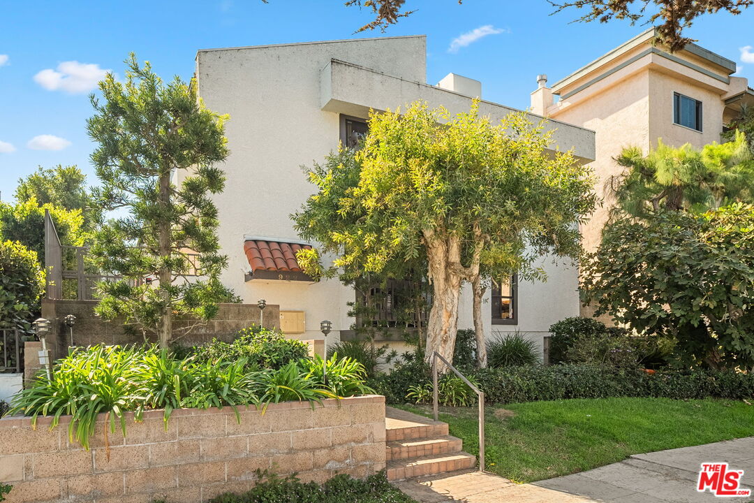 922 Lincoln Blvd Unit: 2