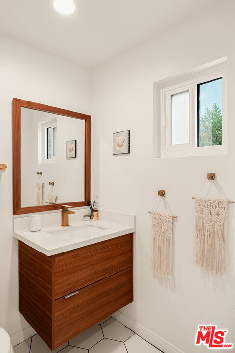 922 Lincoln Blvd Unit: 2