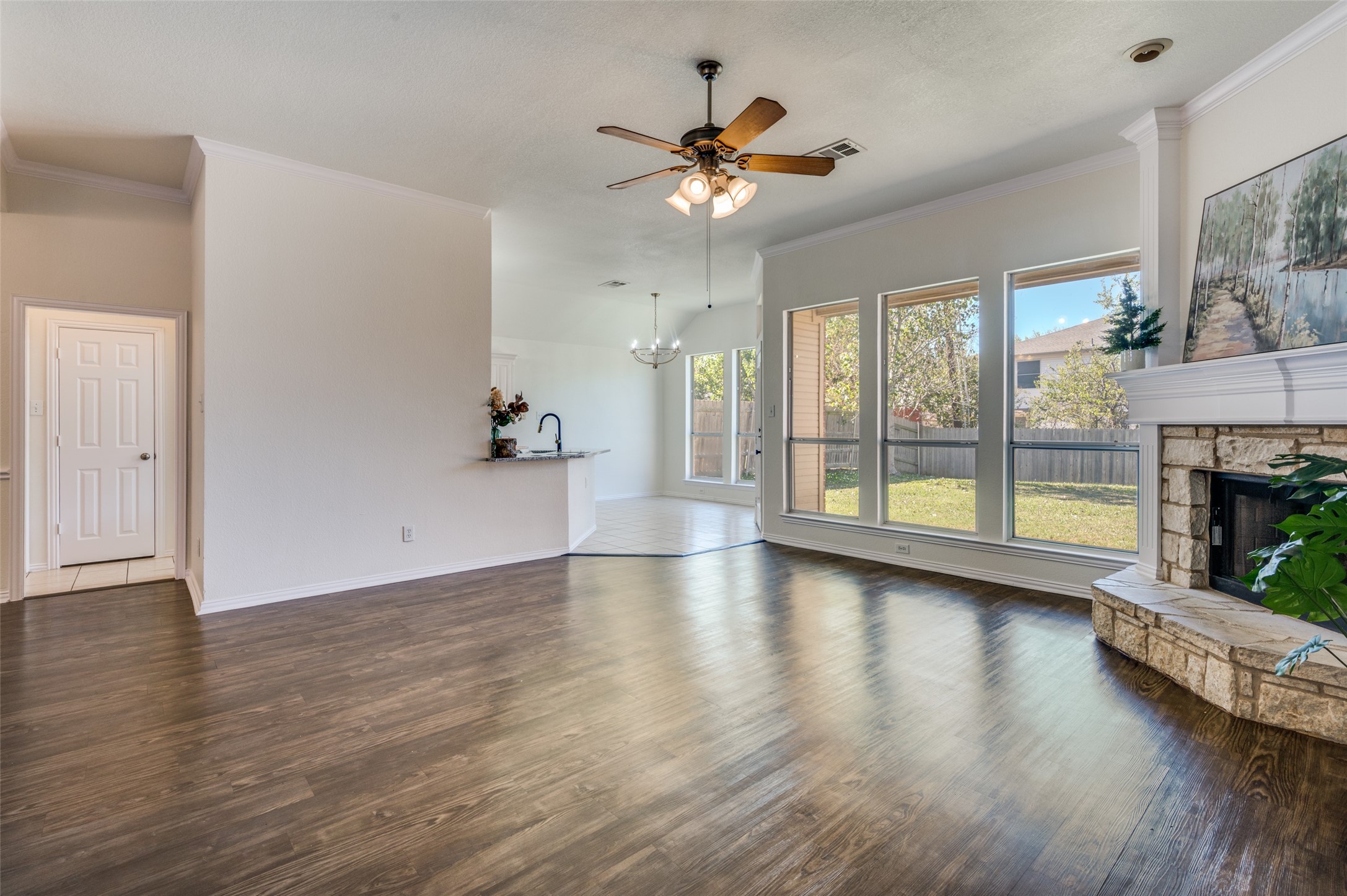 803 W Lonesome Dove Trail