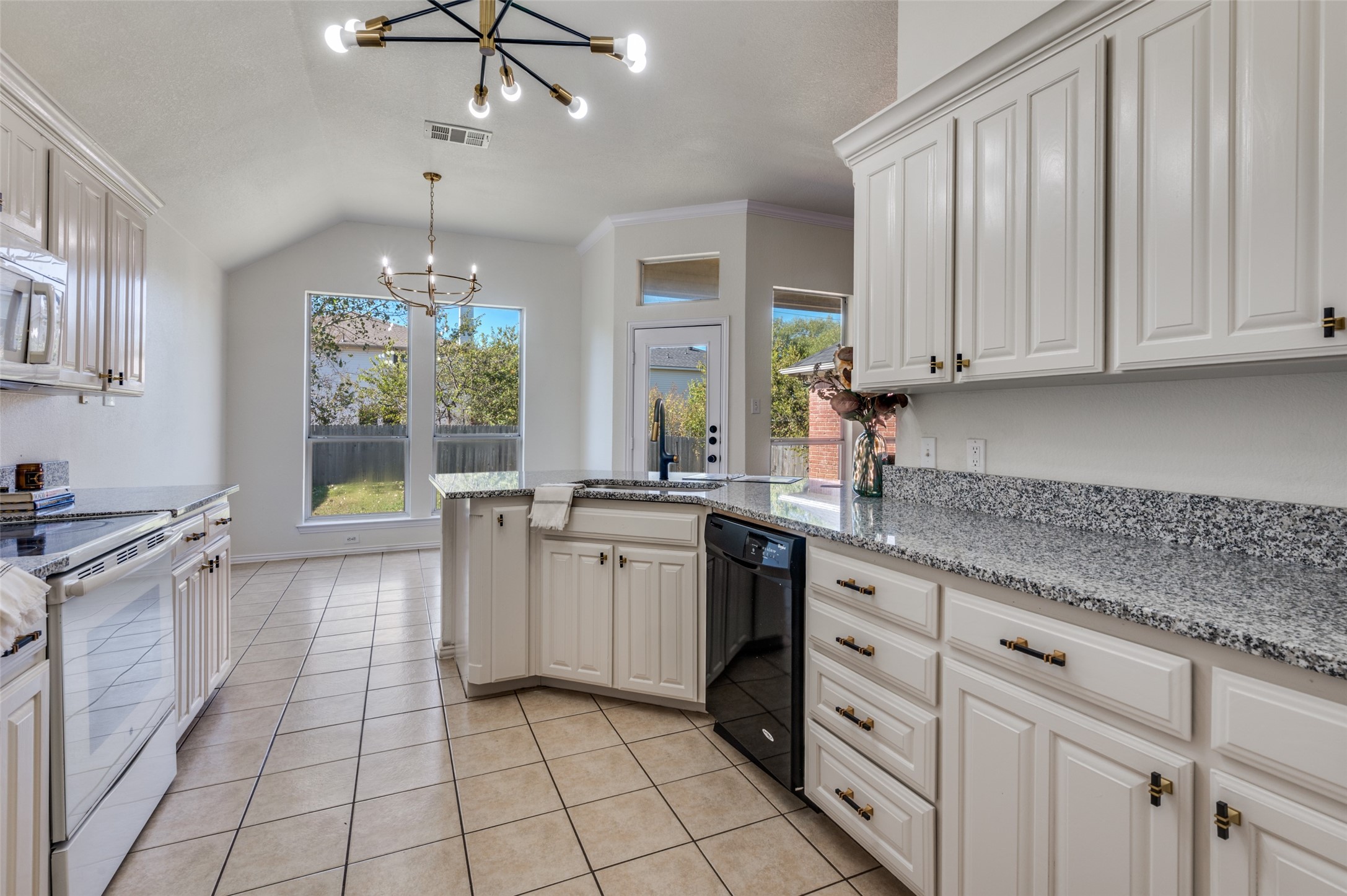 803 W Lonesome Dove Trail