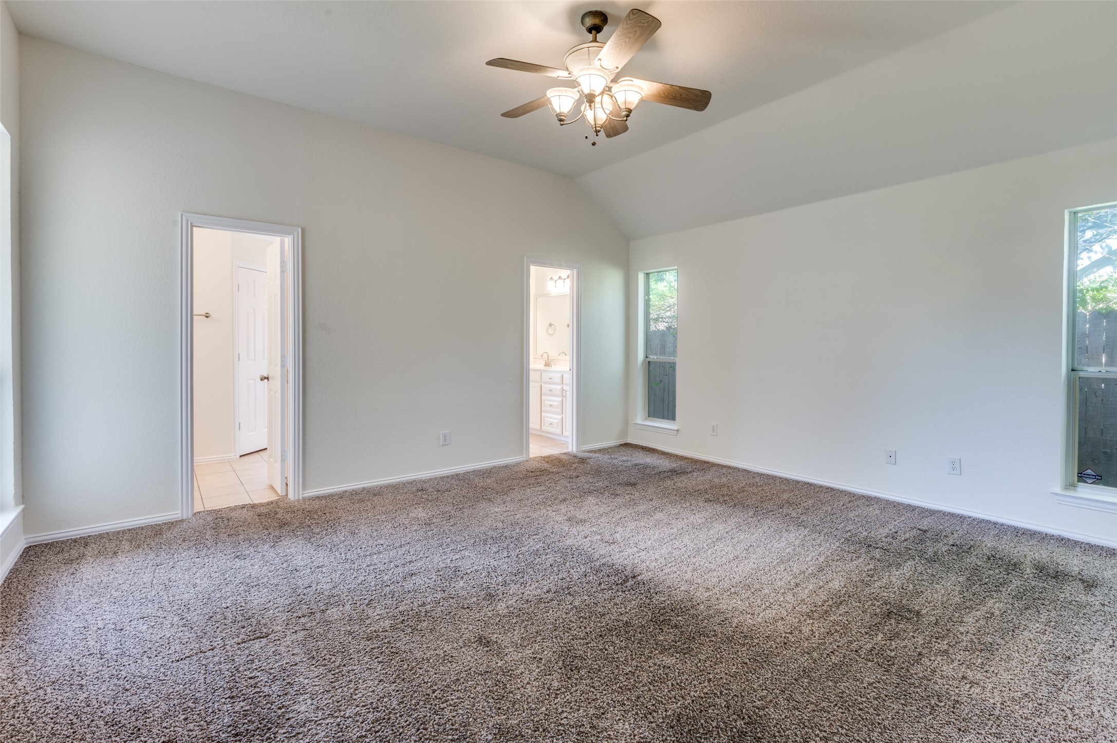 803 W Lonesome Dove Trail