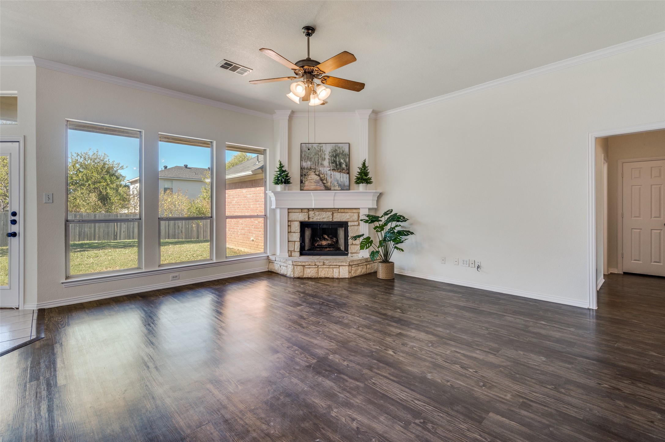 803 W Lonesome Dove Trail