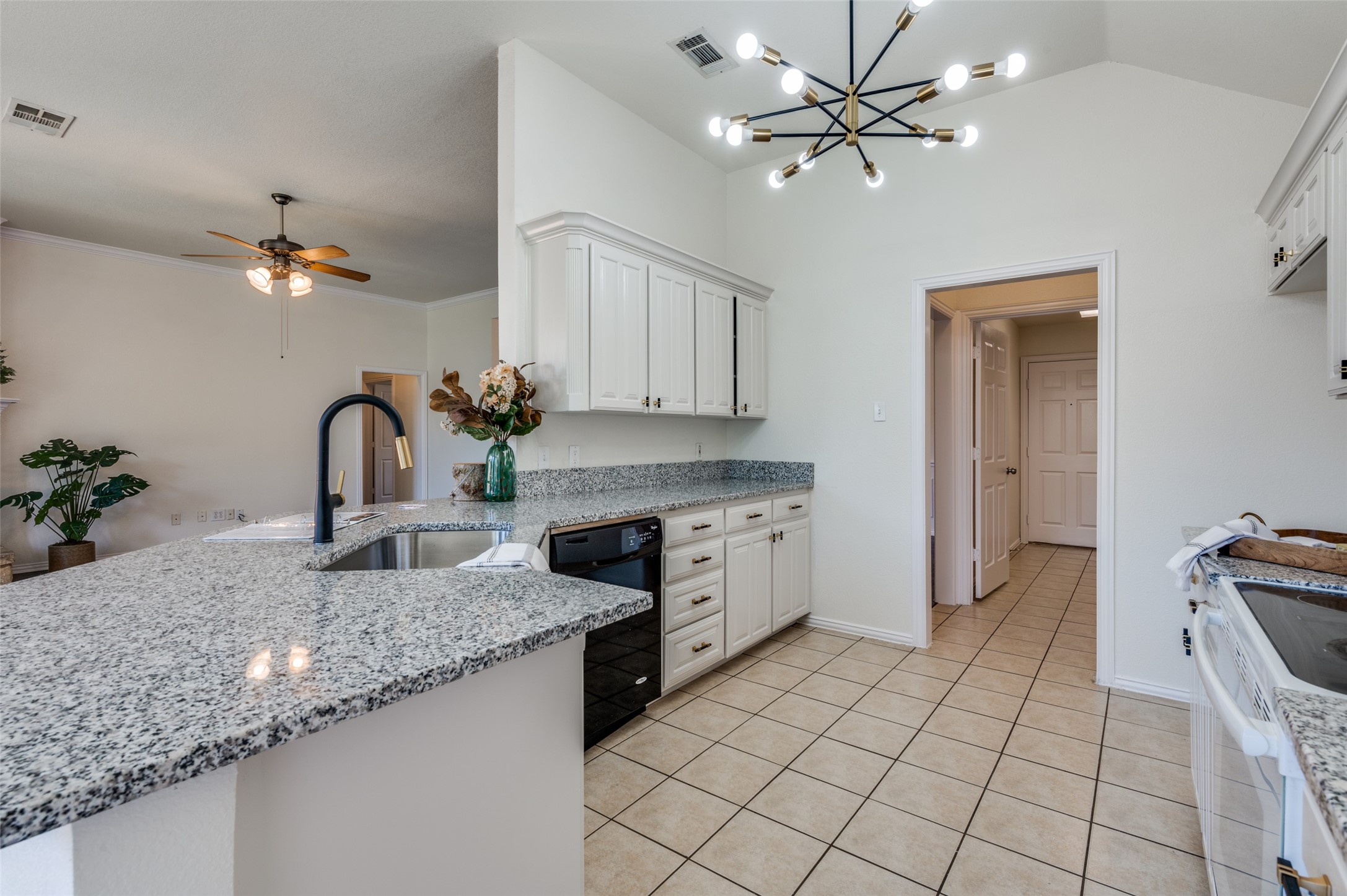 803 W Lonesome Dove Trail