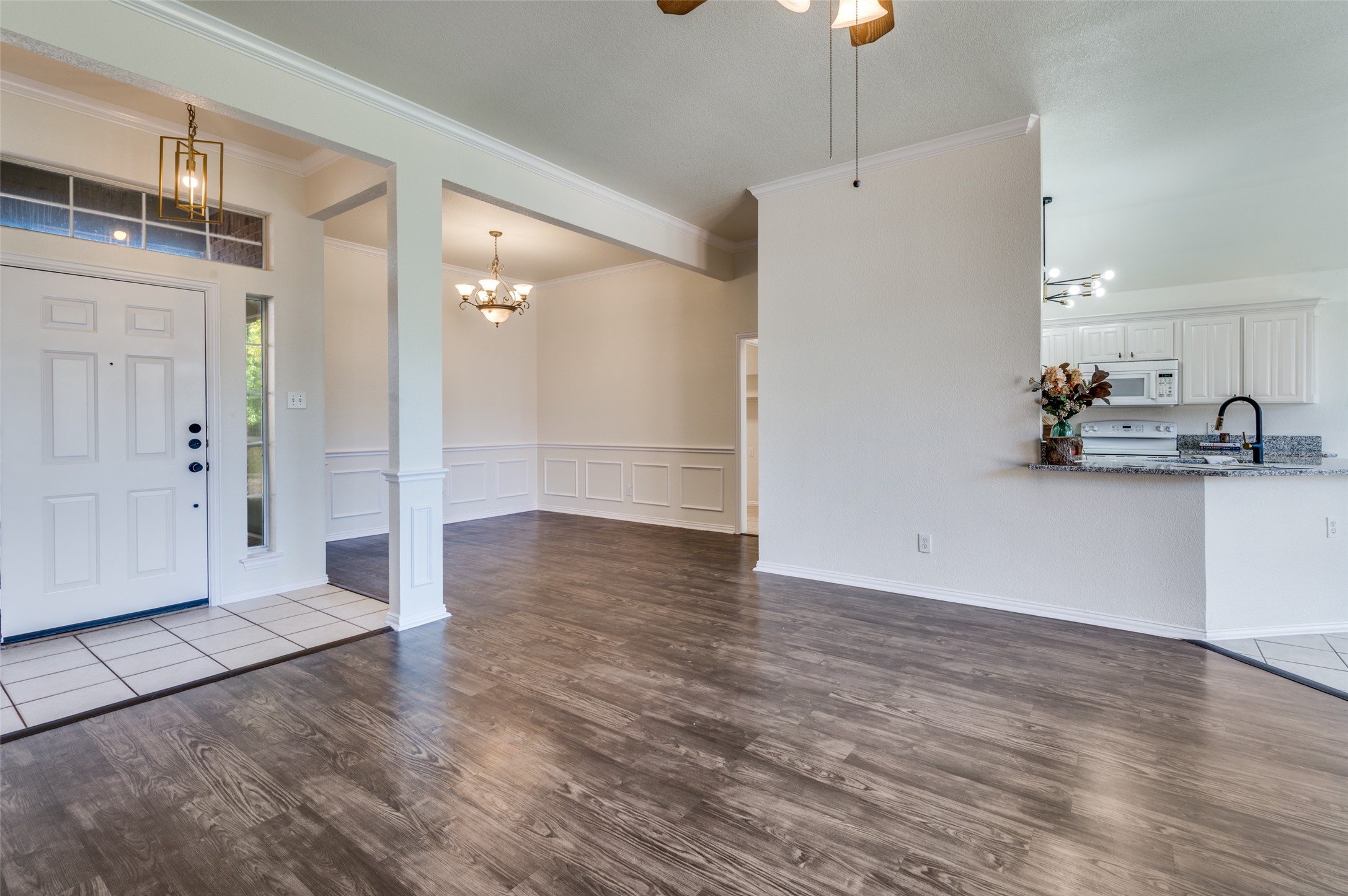 803 W Lonesome Dove Trail