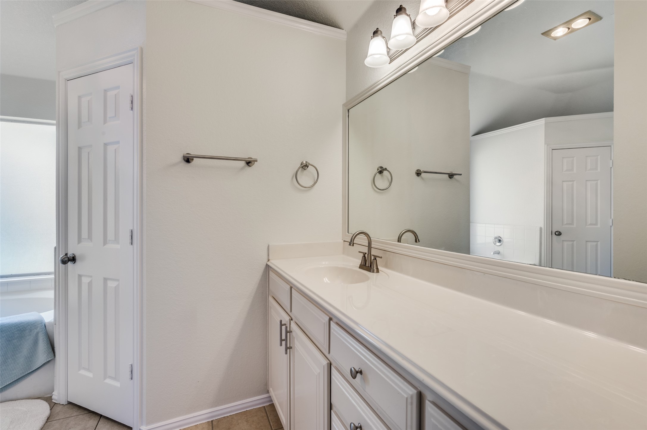 803 W Lonesome Dove Trail