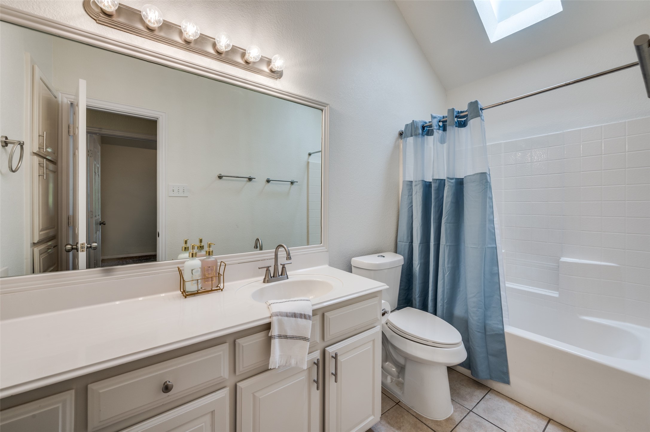 803 W Lonesome Dove Trail