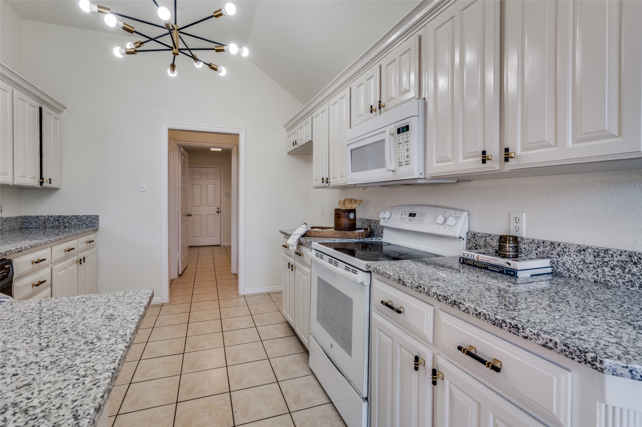 803 W Lonesome Dove Trail