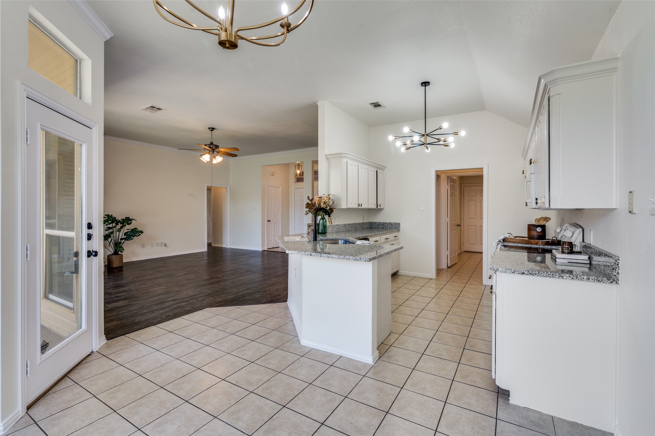 803 W Lonesome Dove Trail