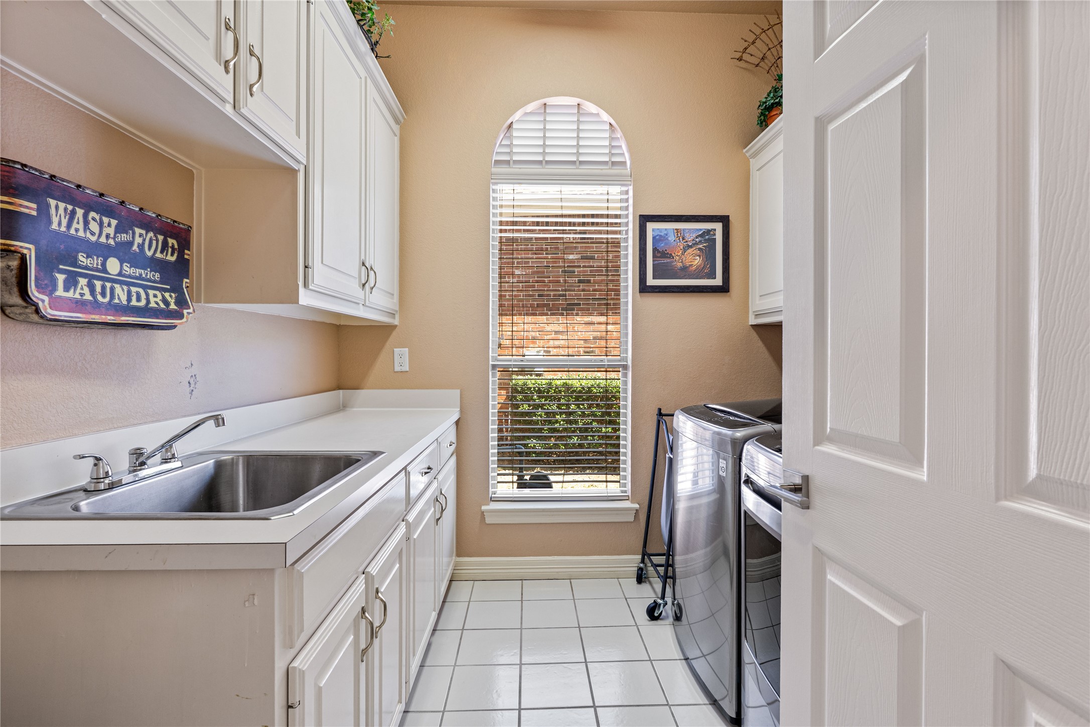 819 Hills Creek Drive