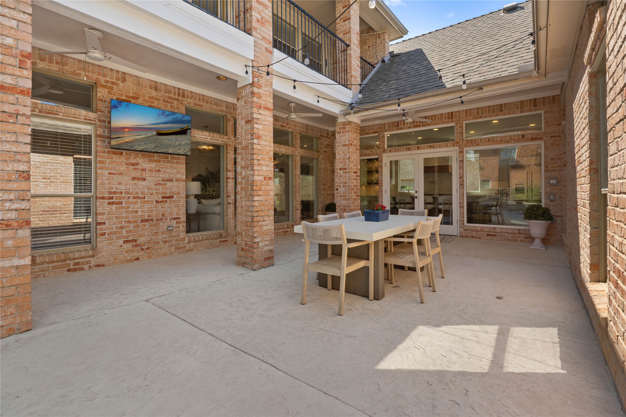 819 Hills Creek Drive