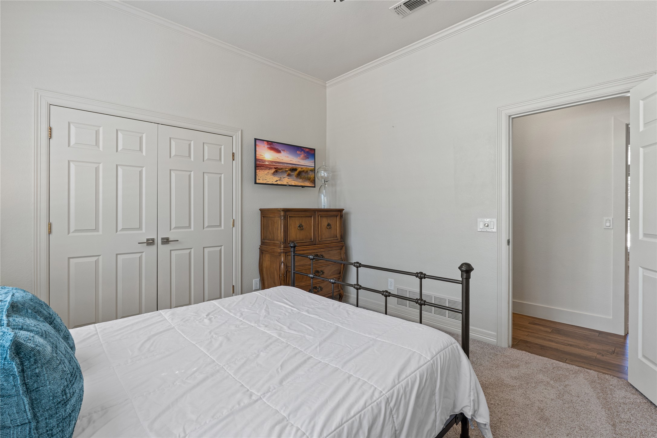 819 Hills Creek Drive