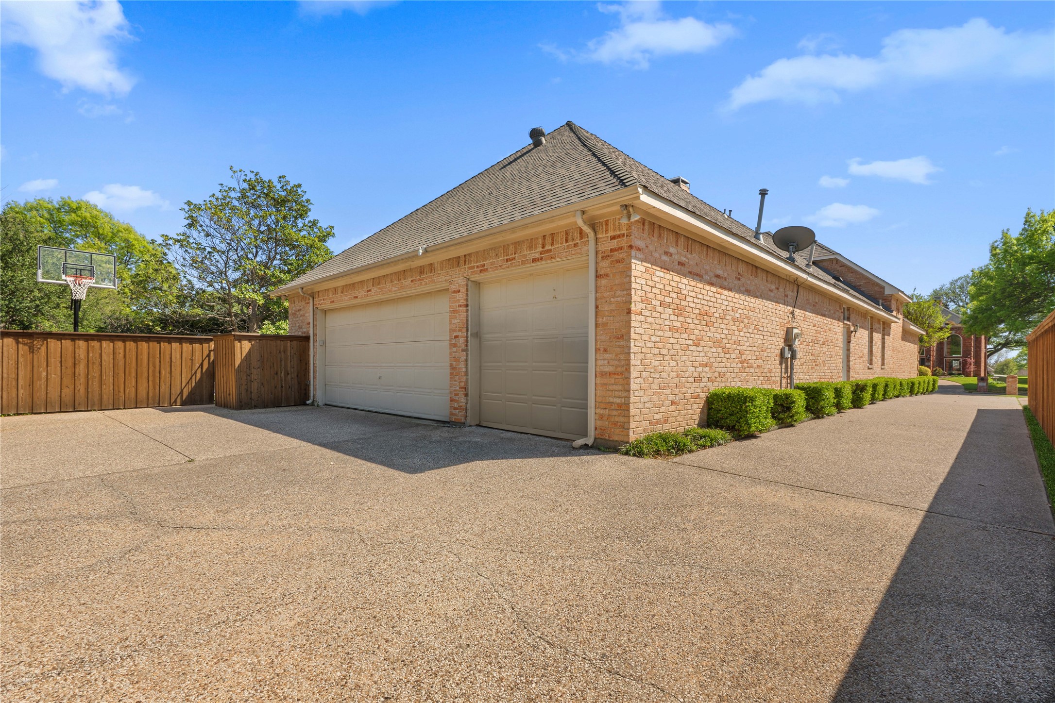 819 Hills Creek Drive