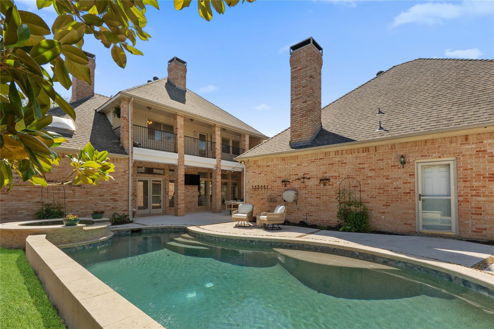 819 Hills Creek Drive