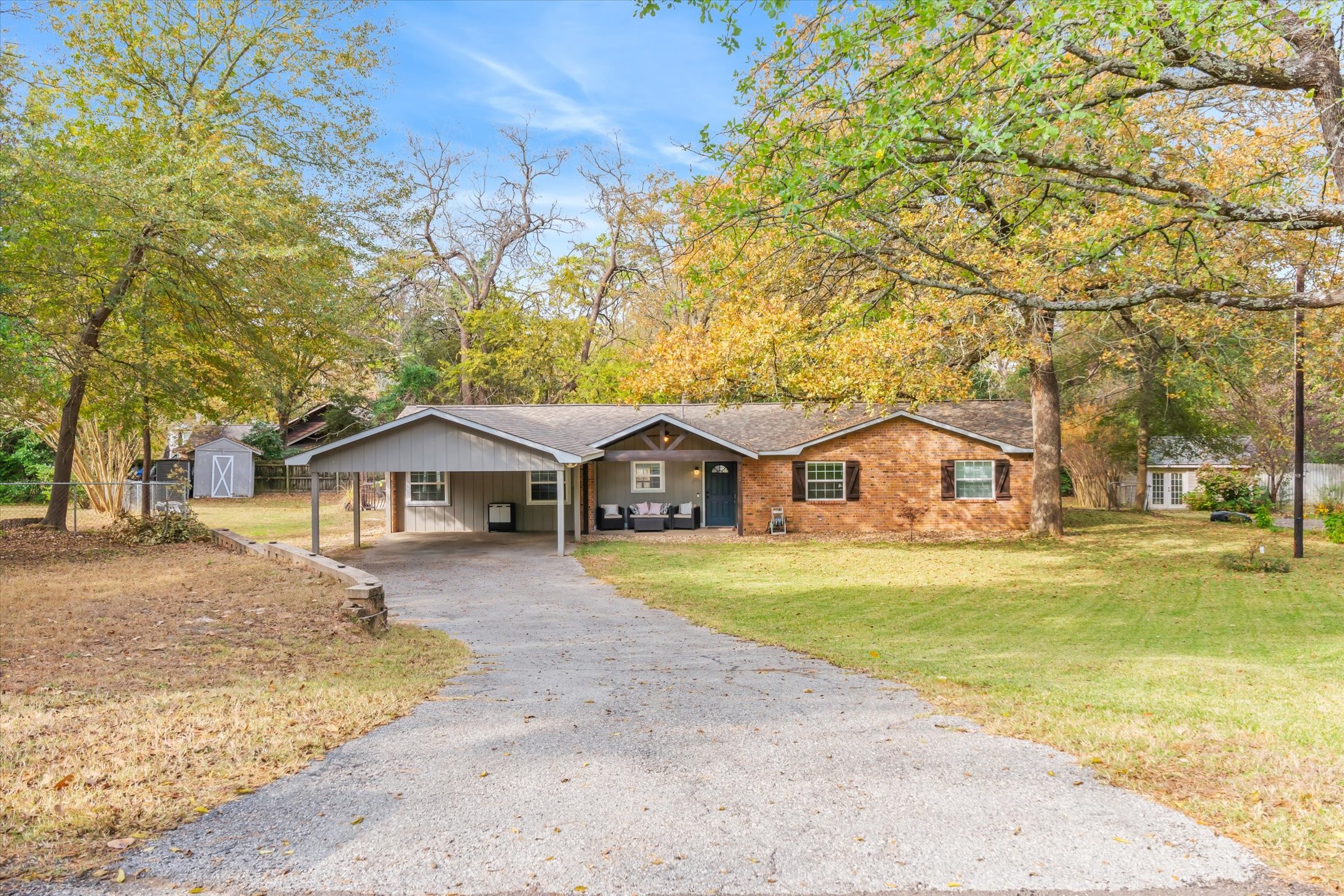 105 Grass Knoll Drive