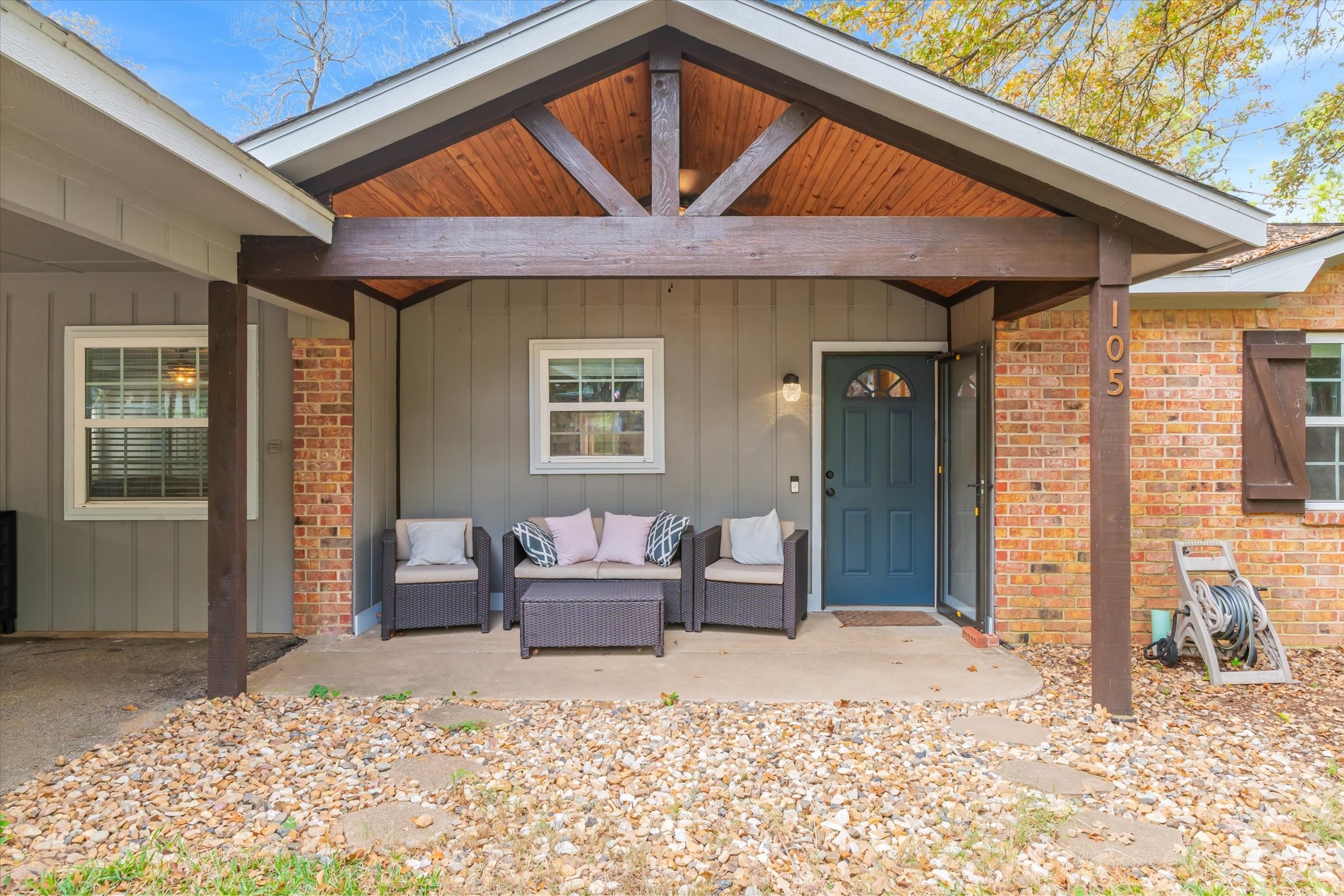 105 Grass Knoll Drive