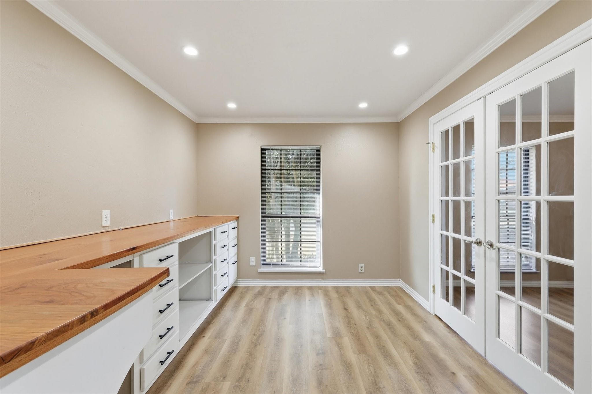 2913 Flagstone Drive