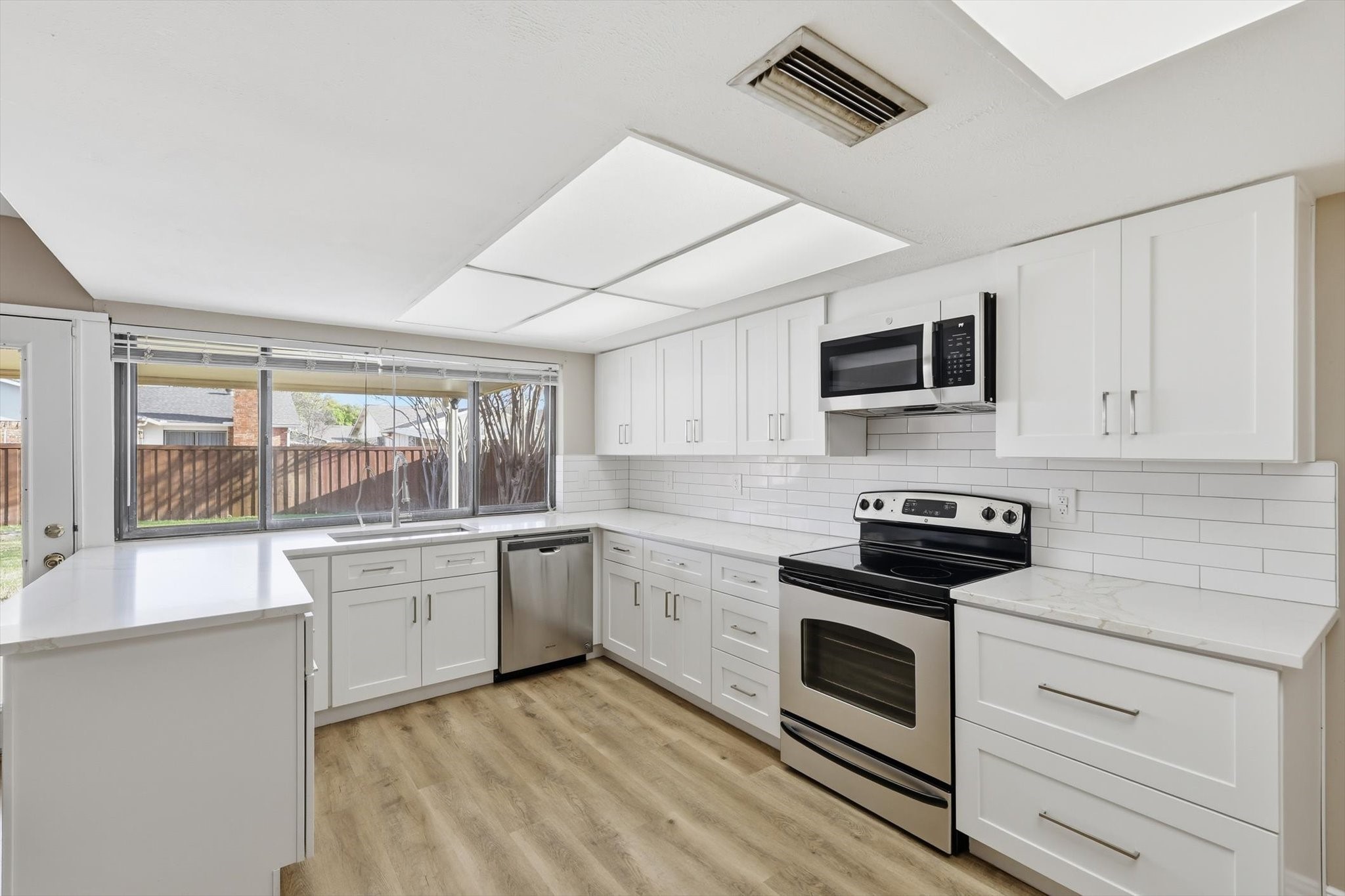 2913 Flagstone Drive