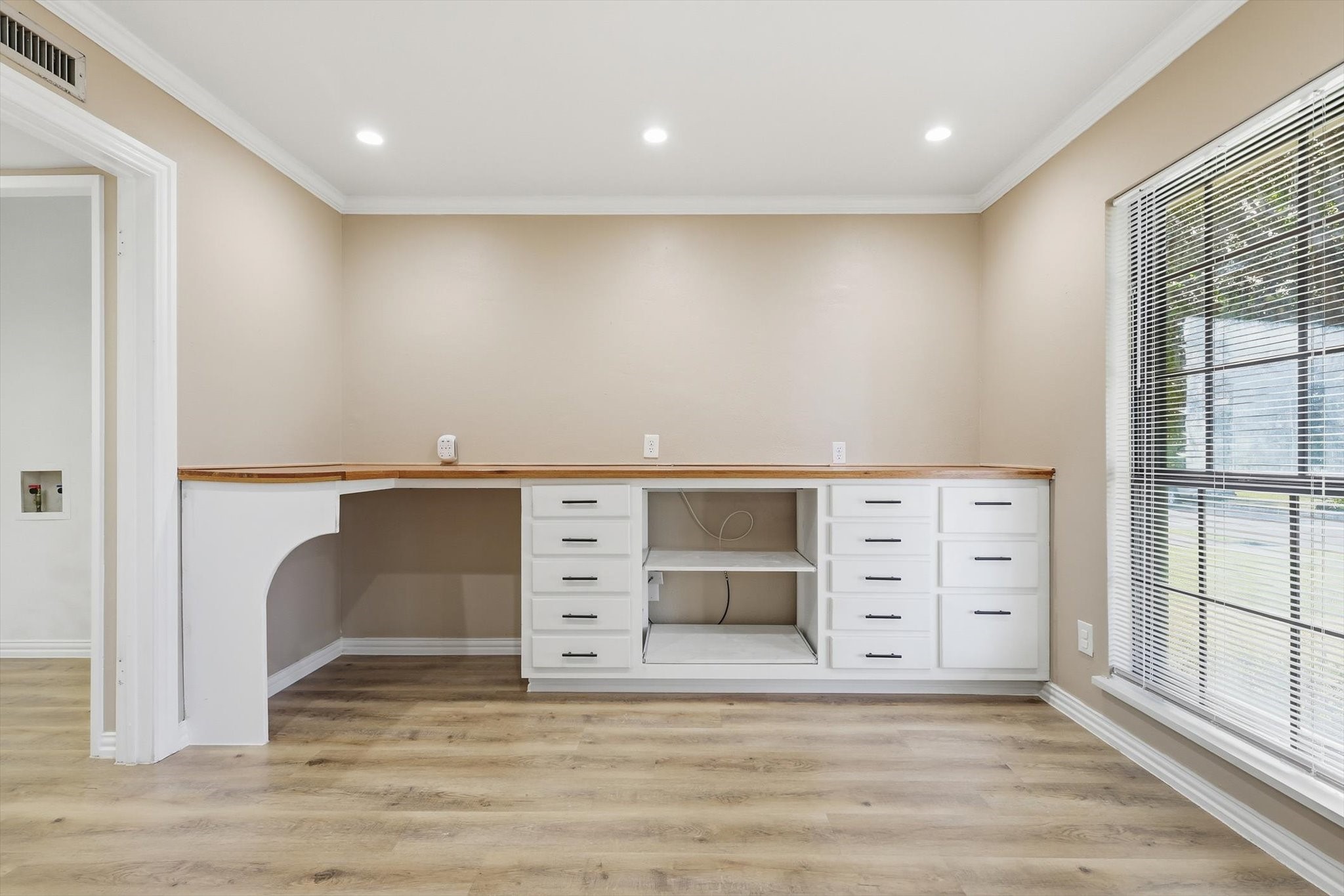 2913 Flagstone Drive