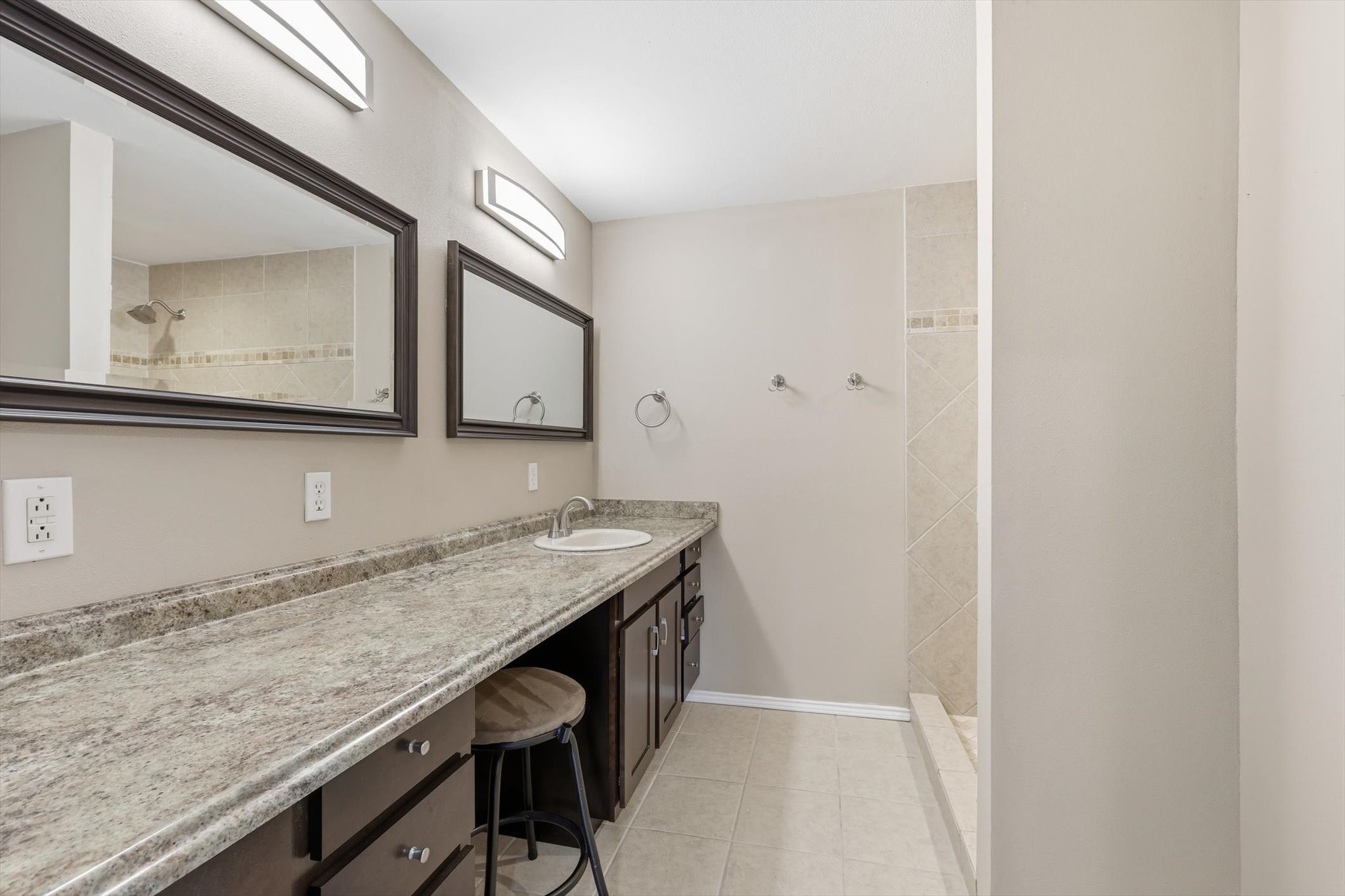 2913 Flagstone Drive