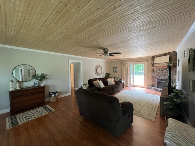 57 Moorehead Ln