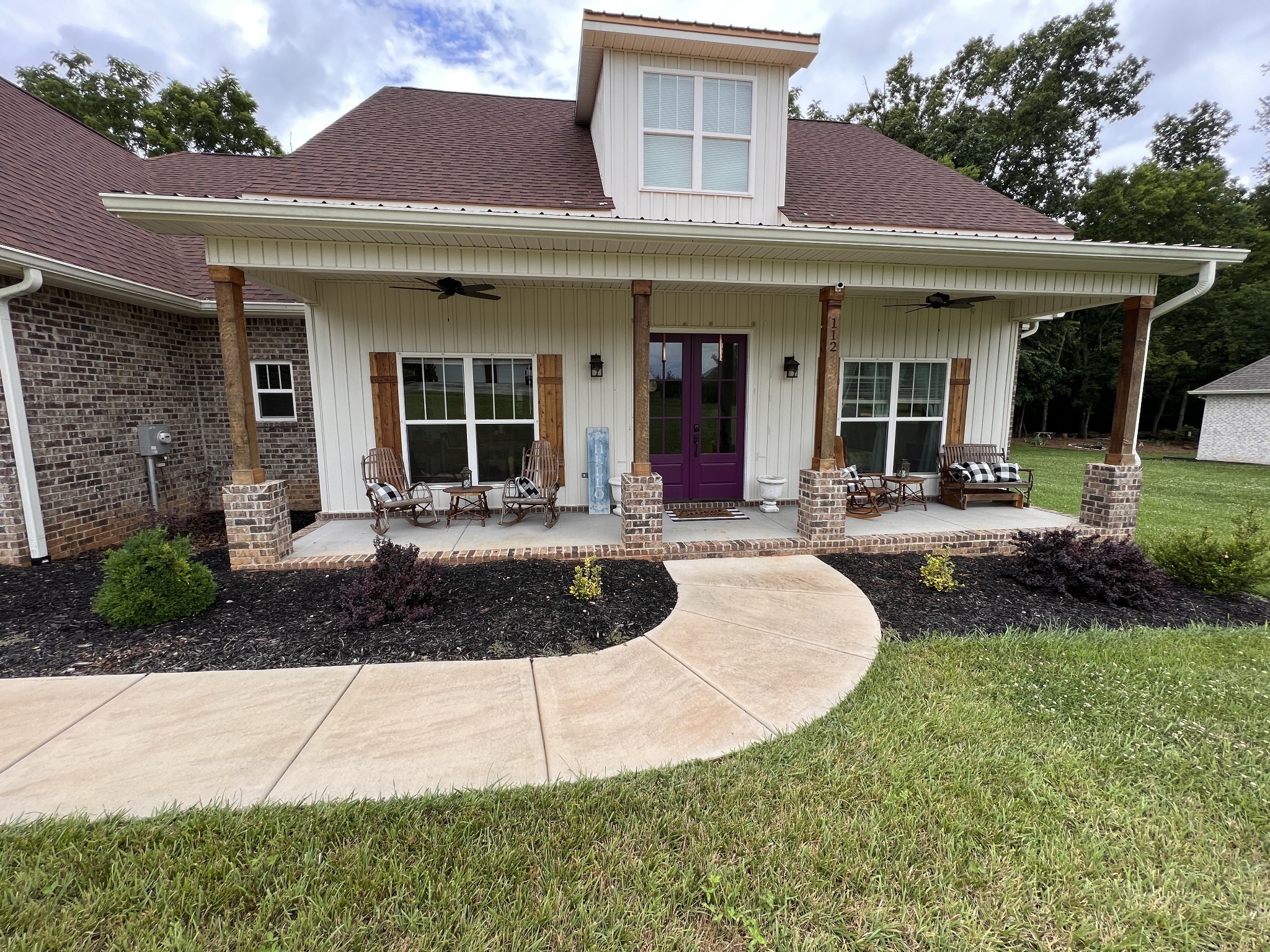 112 Queens Cir