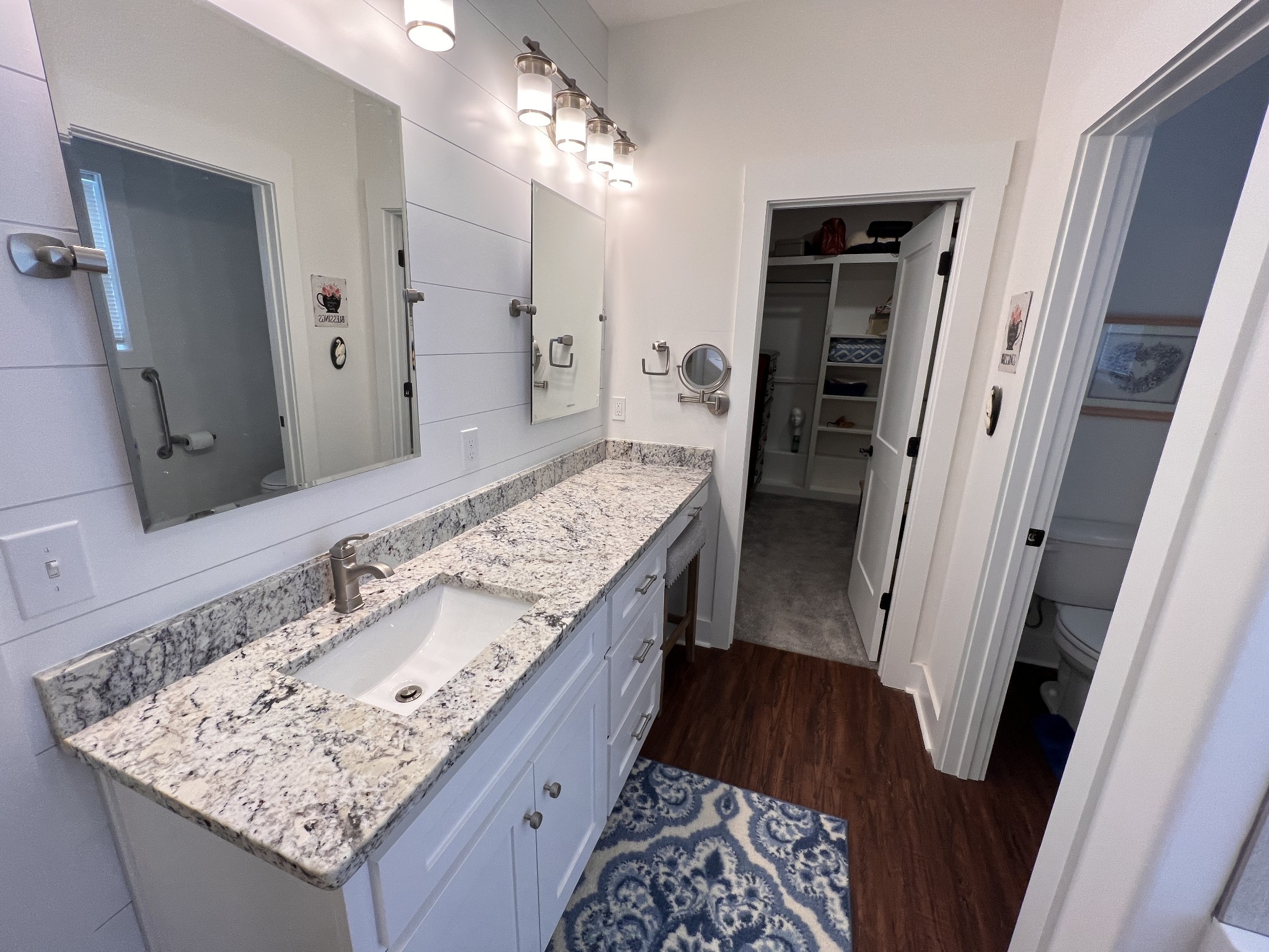 112 Queens Cir
