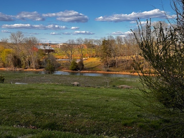 206 Edgewater Dr