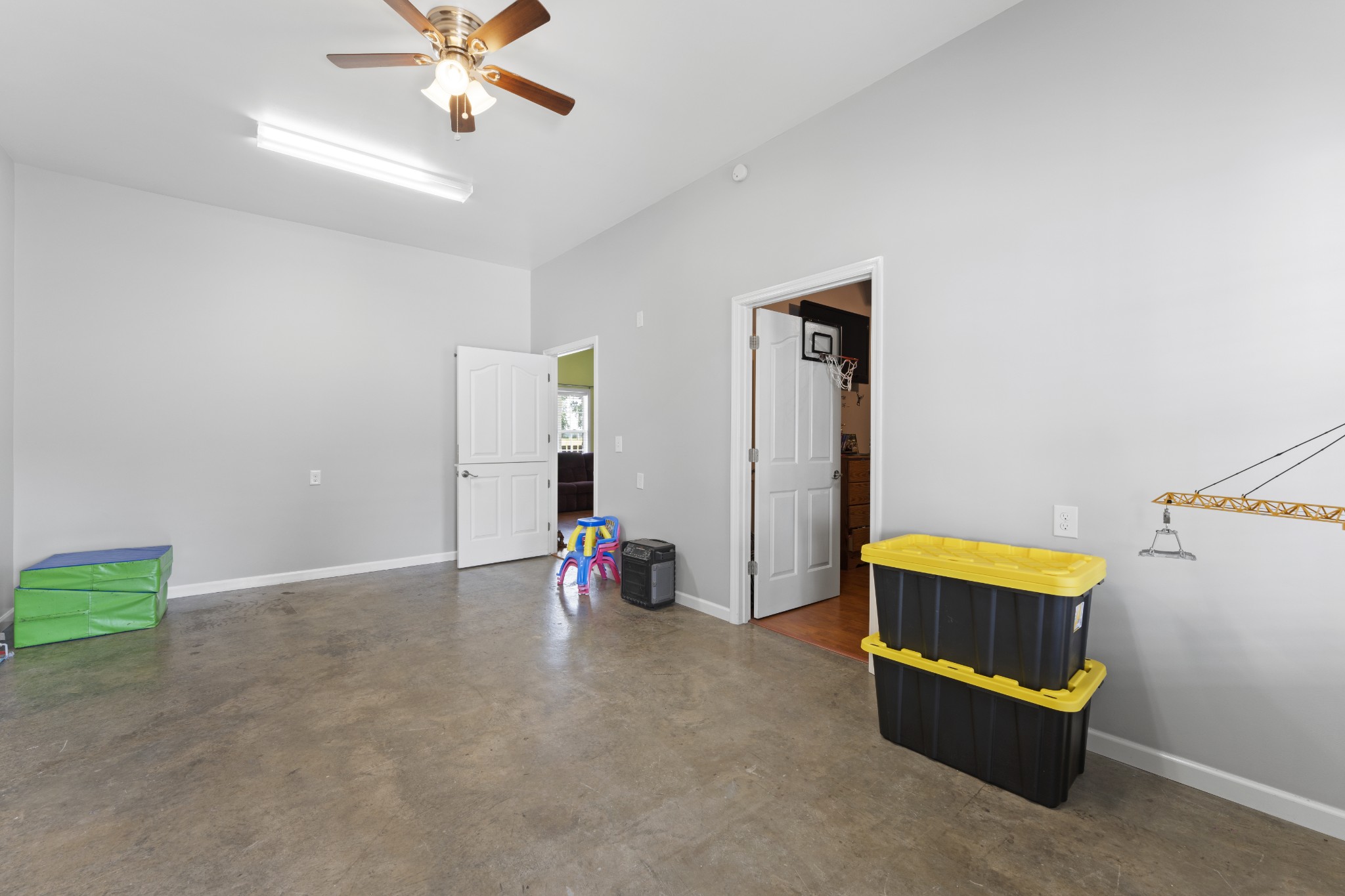 576 Floyd Ln
