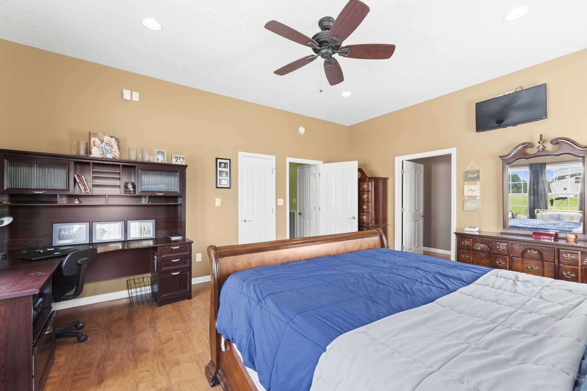576 Floyd Ln