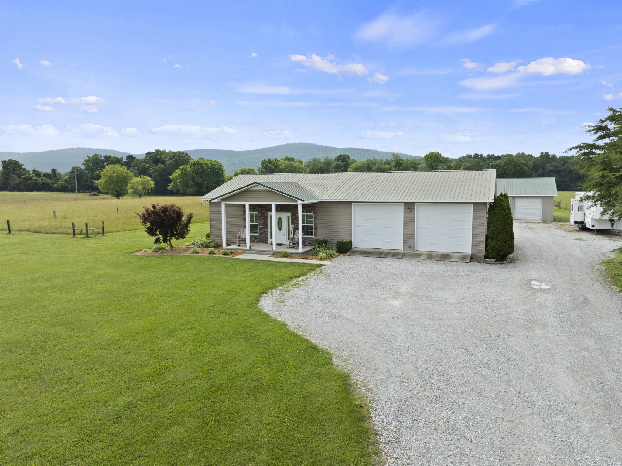 576 Floyd Ln