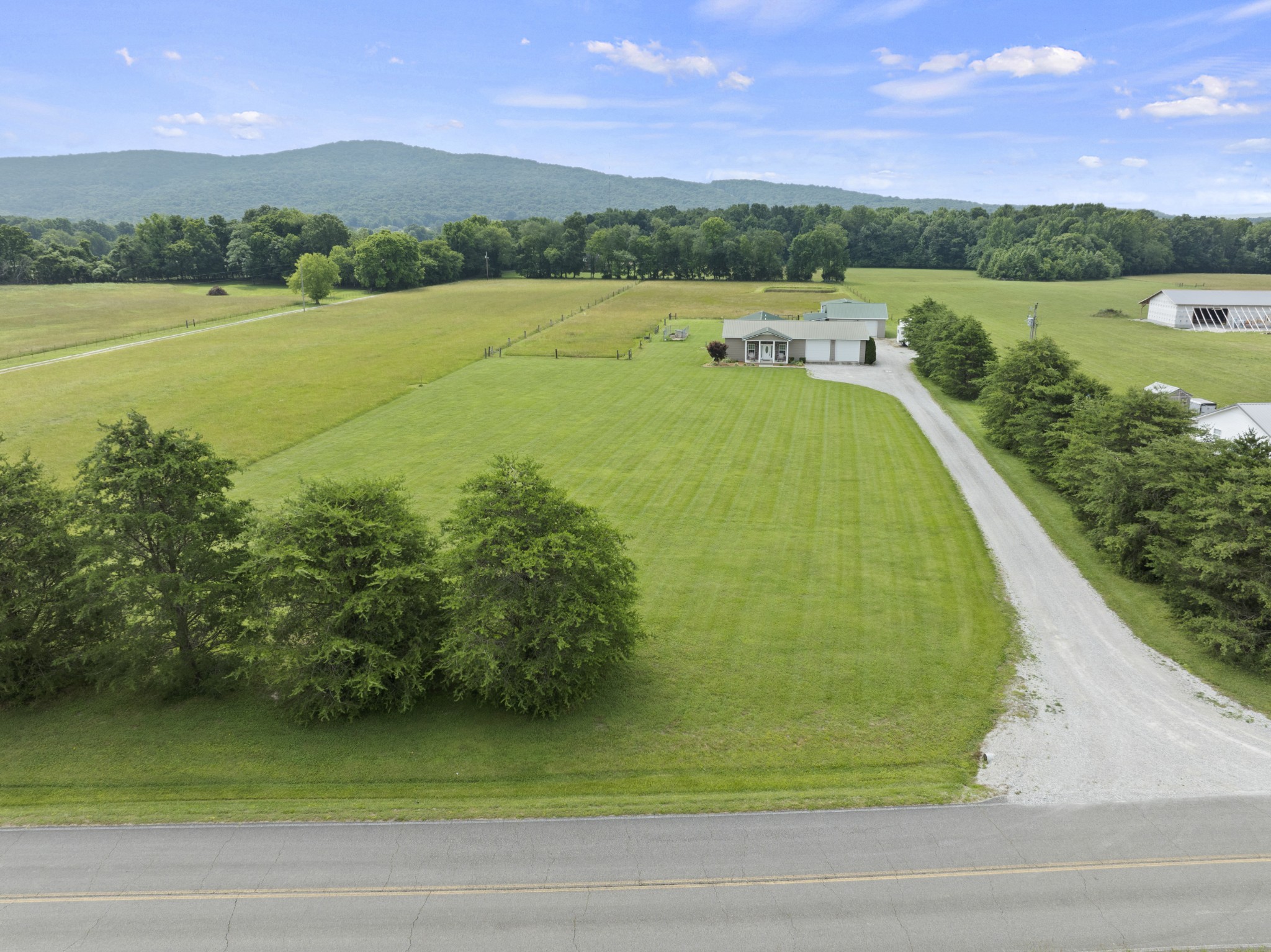 576 Floyd Ln