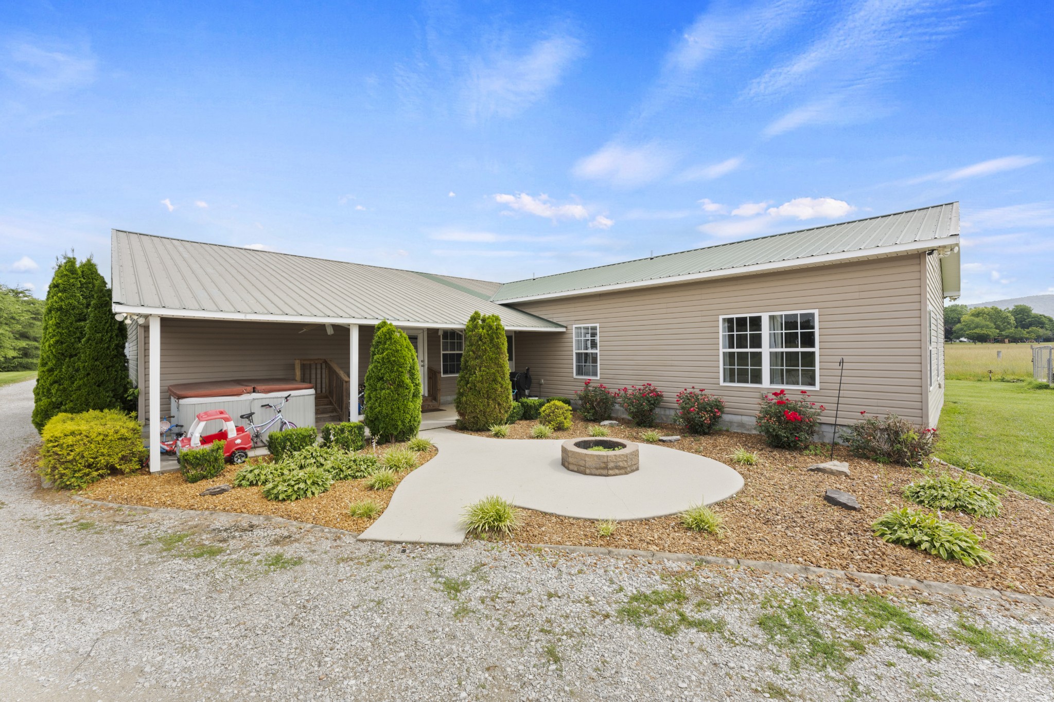 576 Floyd Ln