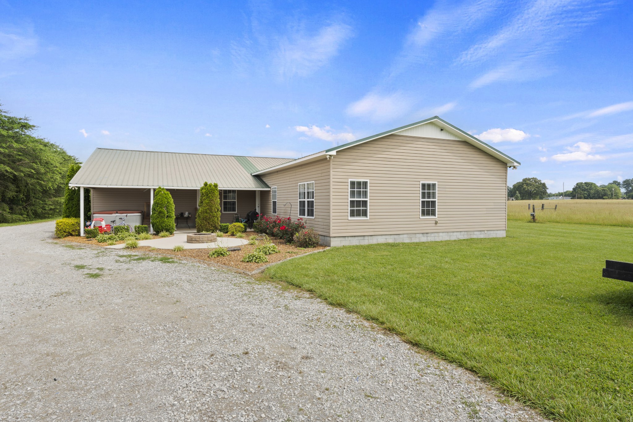 576 Floyd Ln