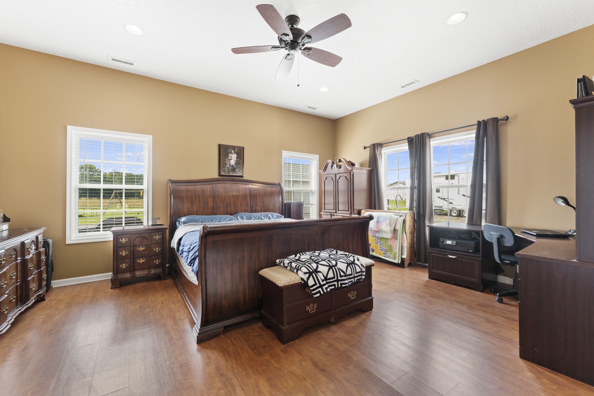 576 Floyd Ln