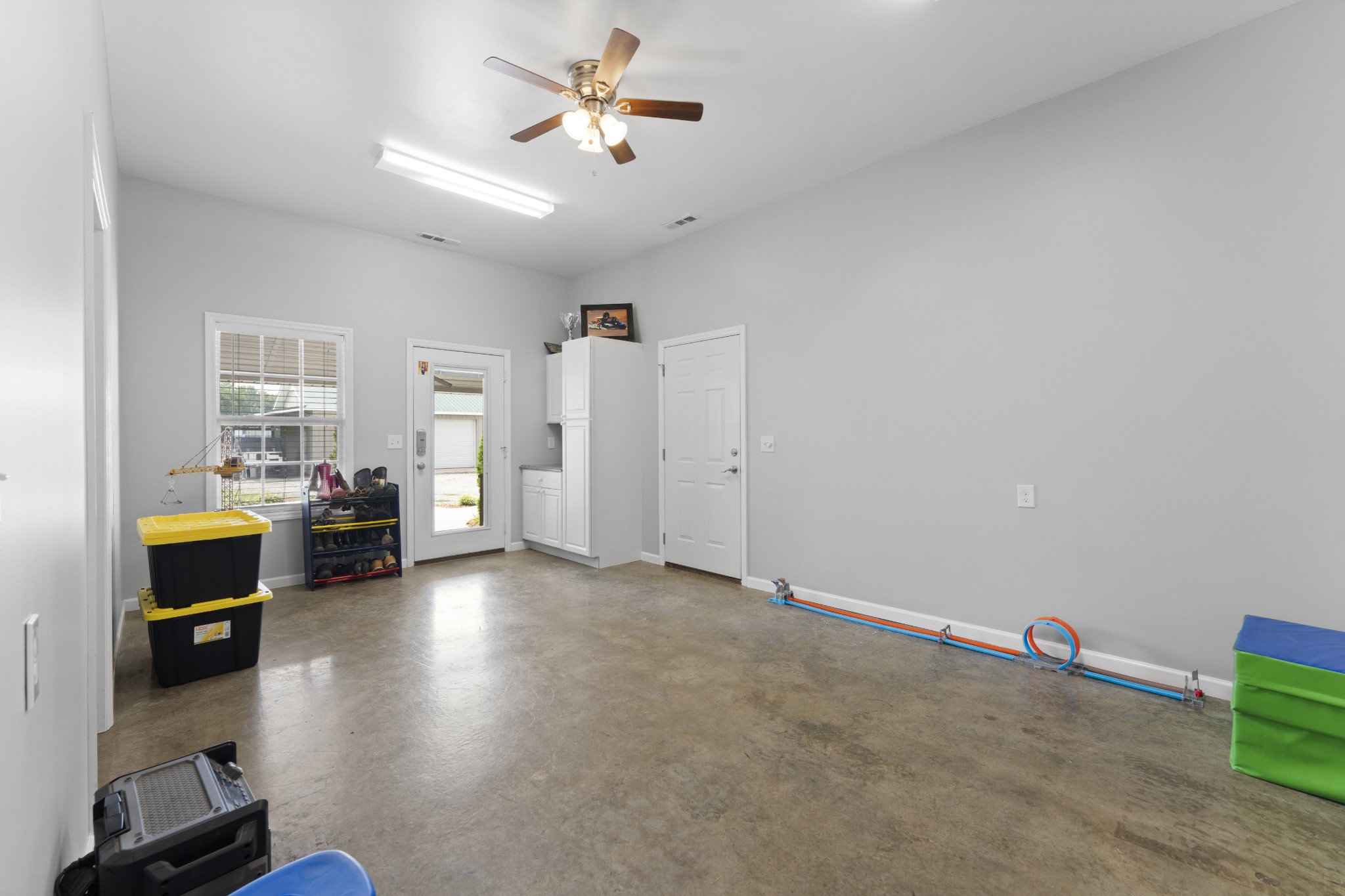 576 Floyd Ln