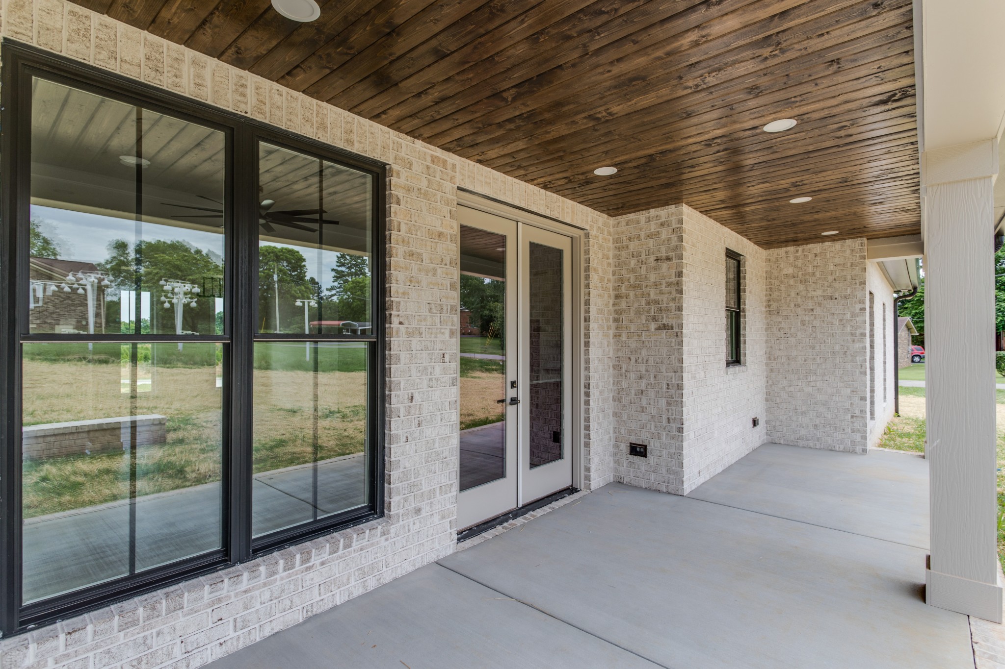 206 Country Club Rd