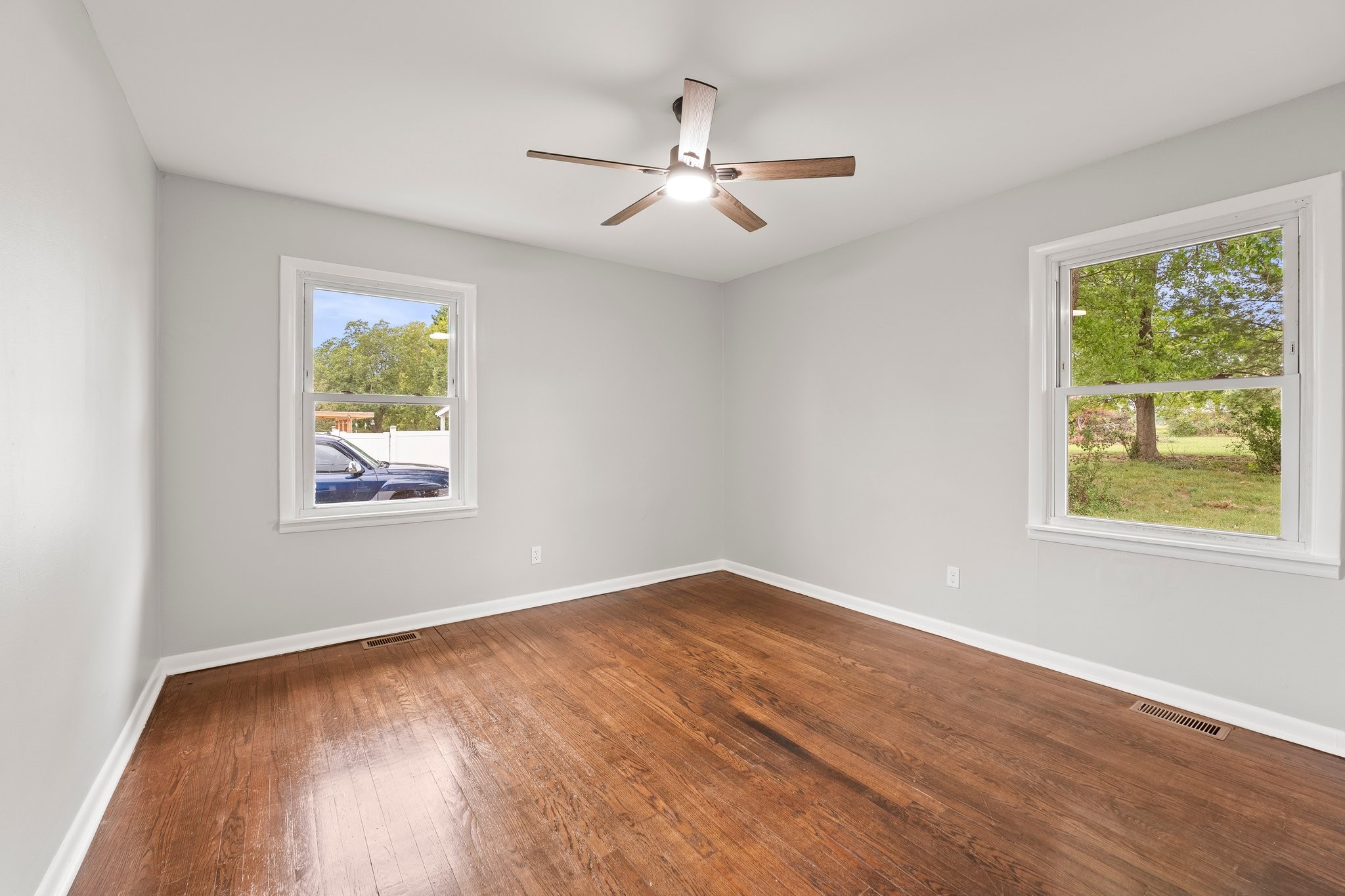102 Spring Hill Dr