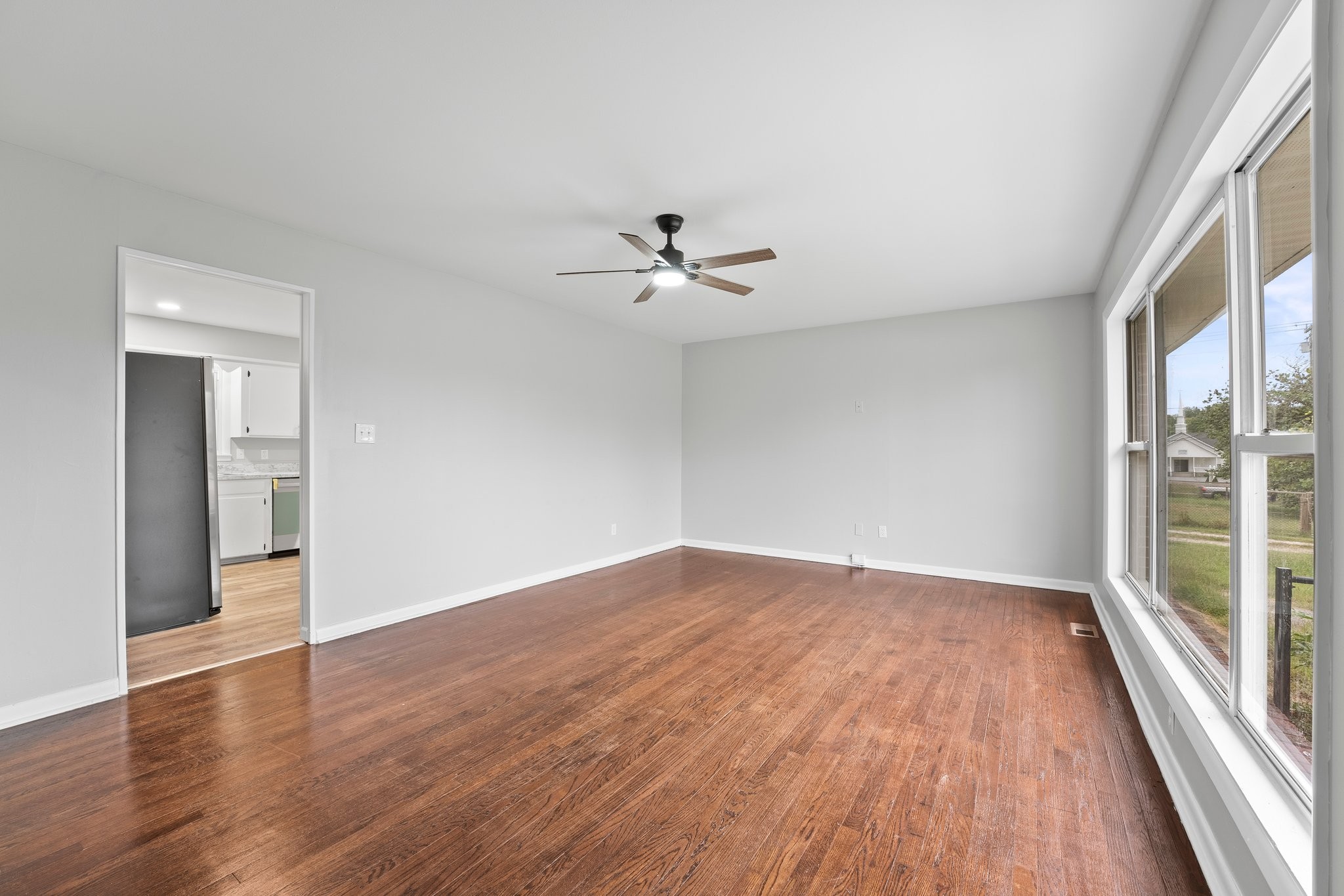 102 Spring Hill Dr