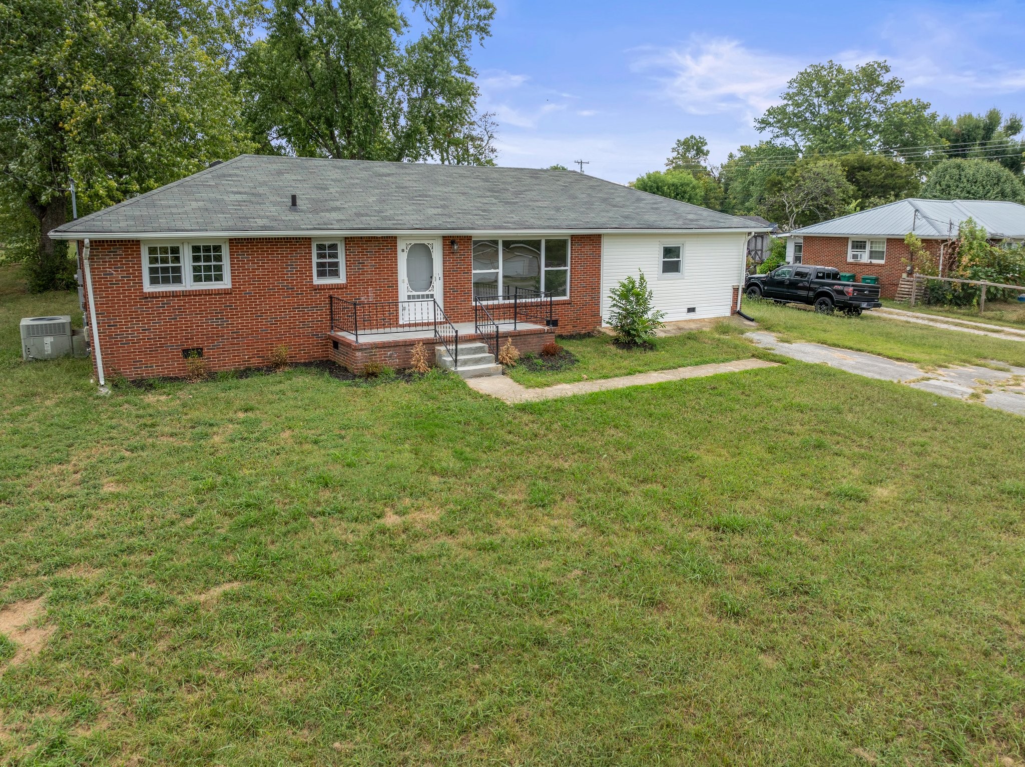 102 Spring Hill Dr