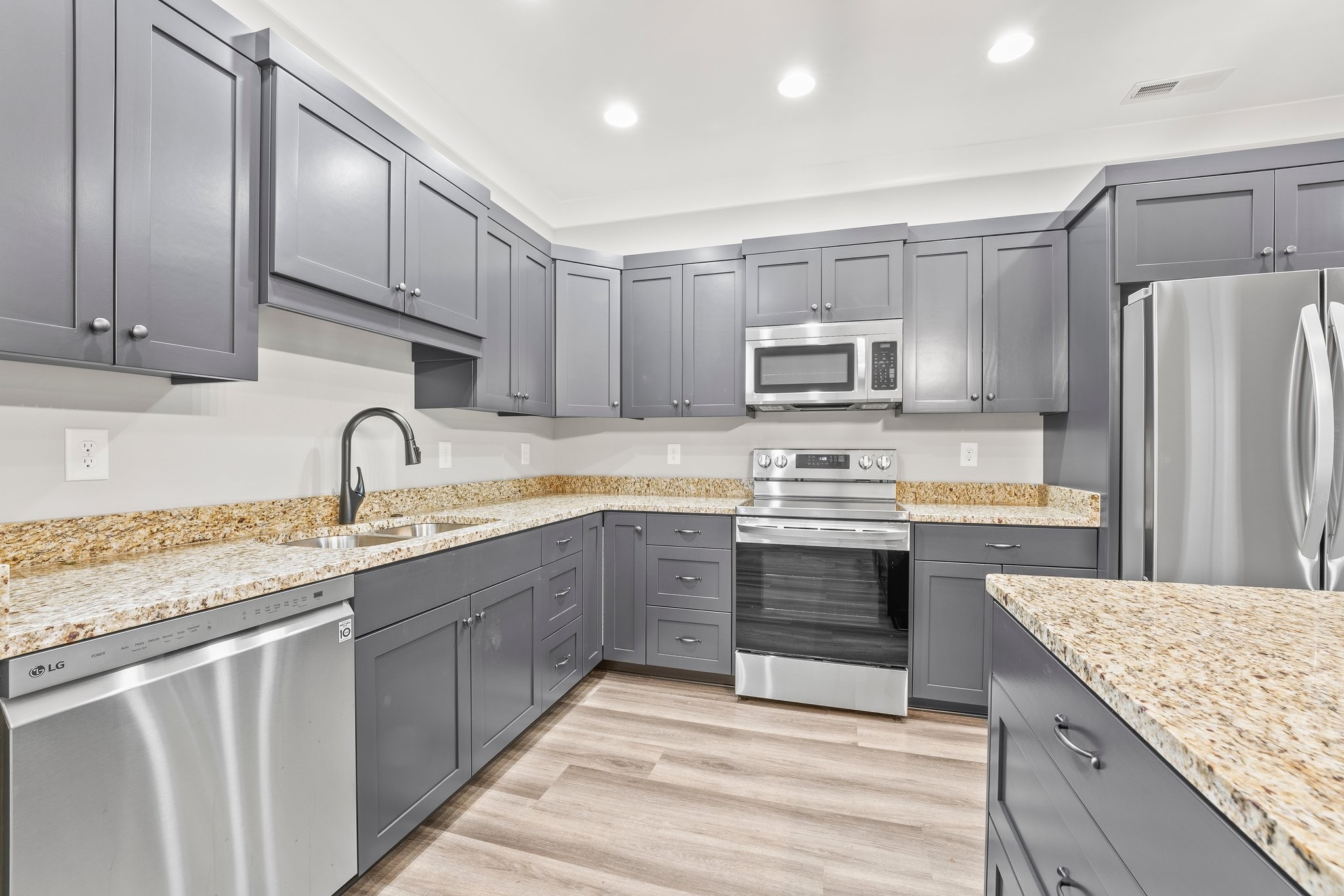 127 Edgefield Court