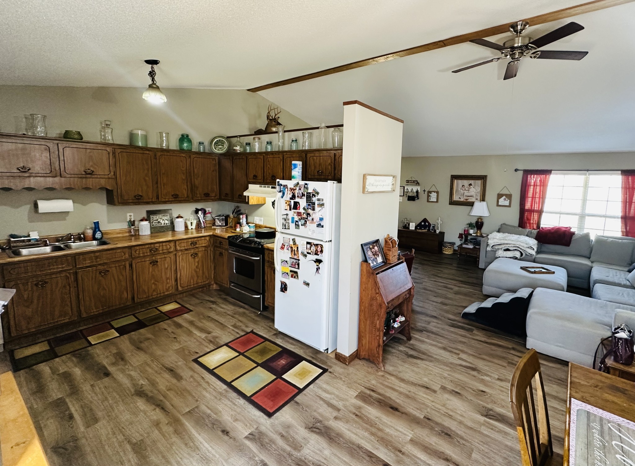 112 Lakeland Ct
