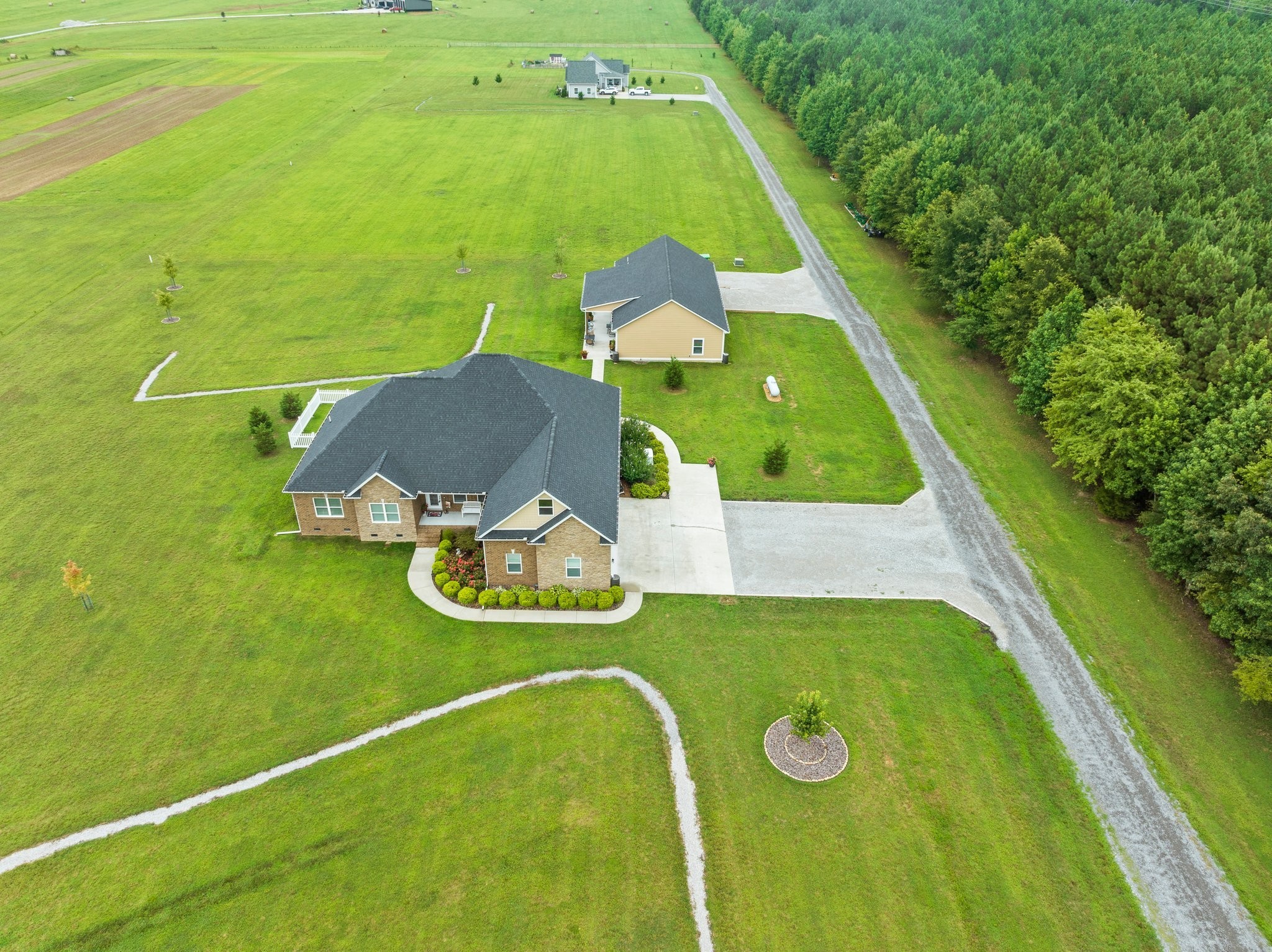 285 HANCOCK LANE