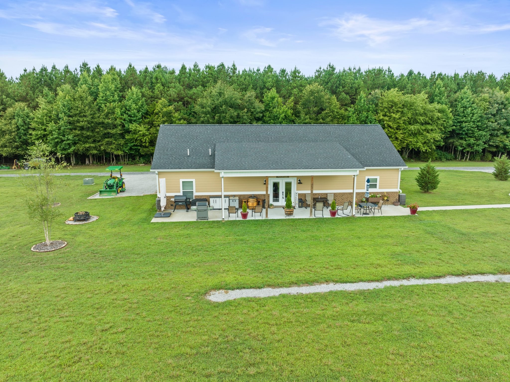285 HANCOCK LANE