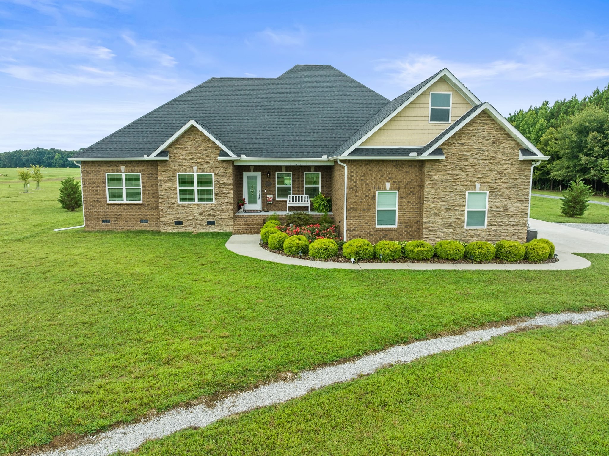 285 HANCOCK LANE