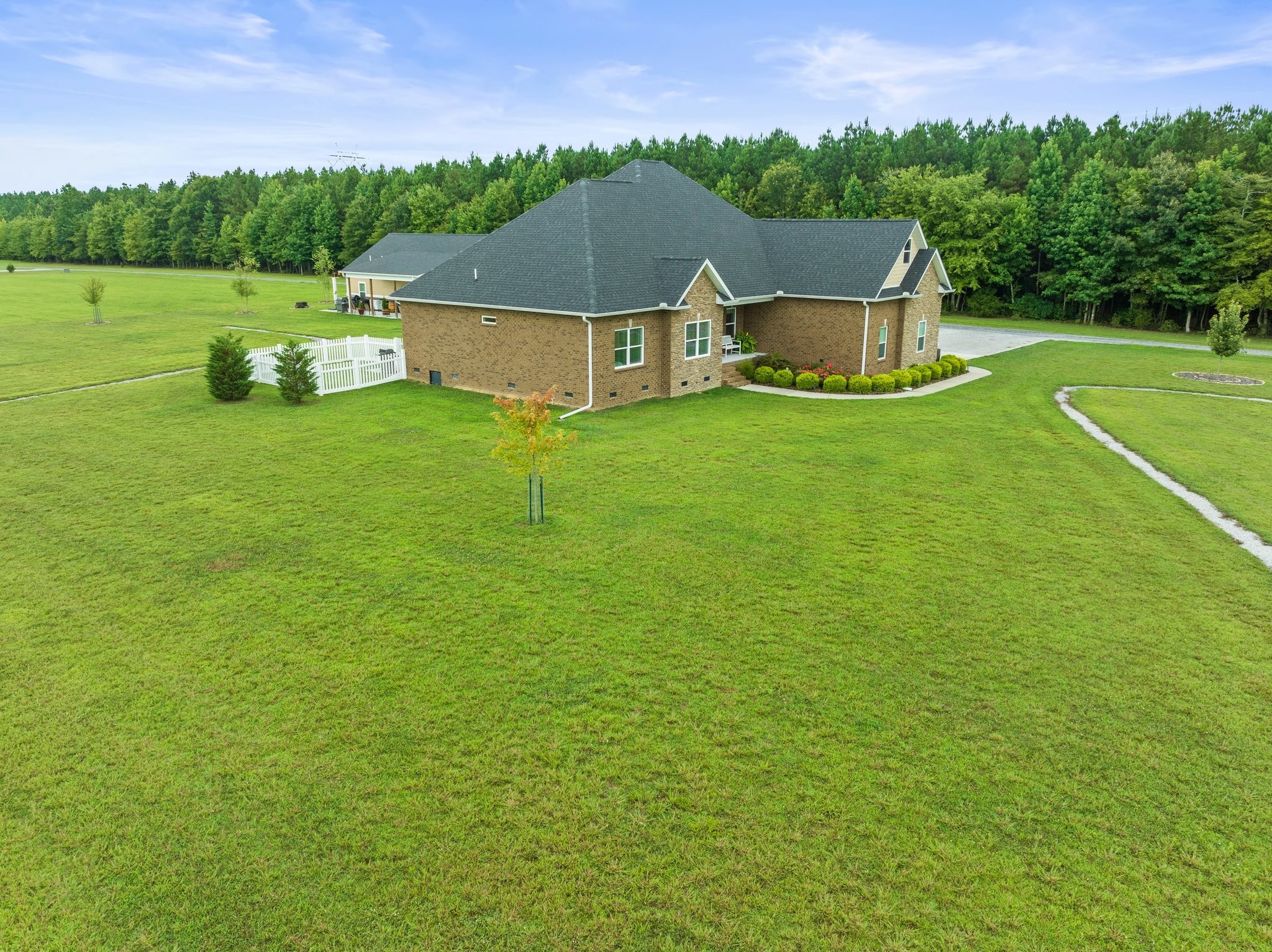 285 HANCOCK LANE