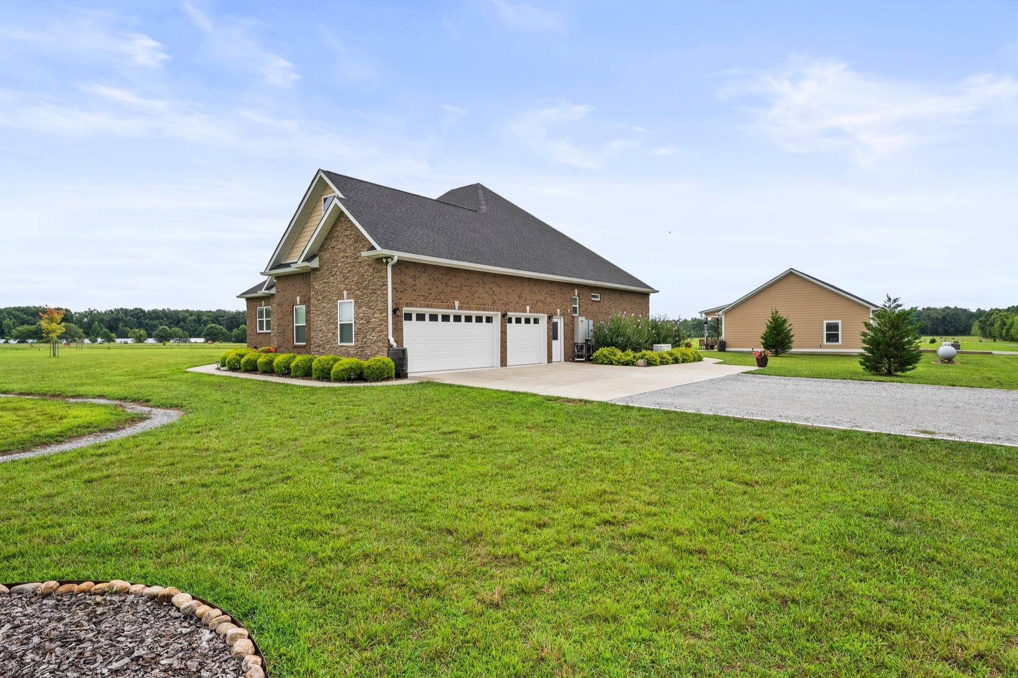 285 HANCOCK LANE