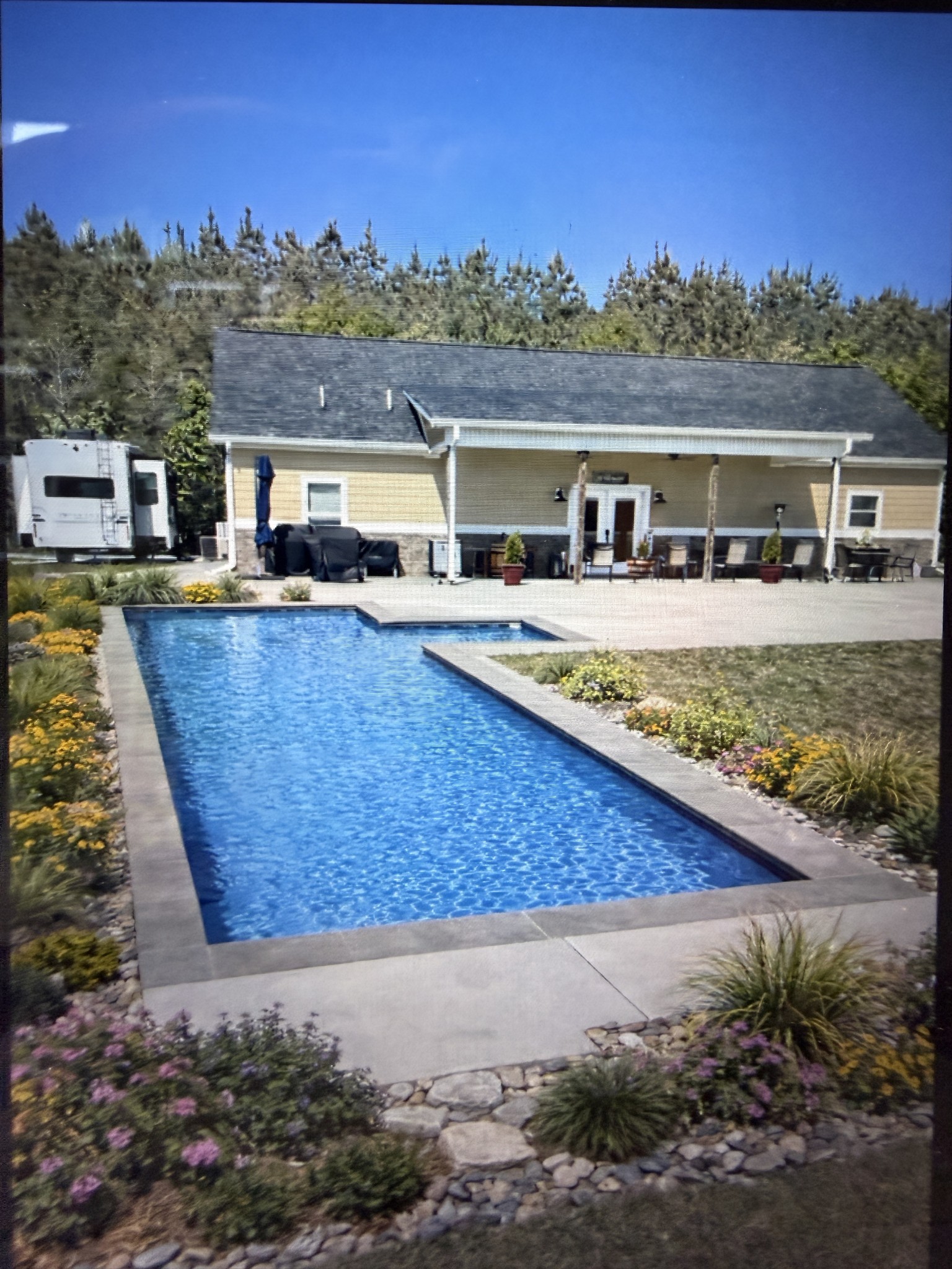 285 HANCOCK LANE
