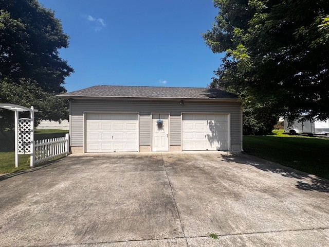570 Gaines Cir