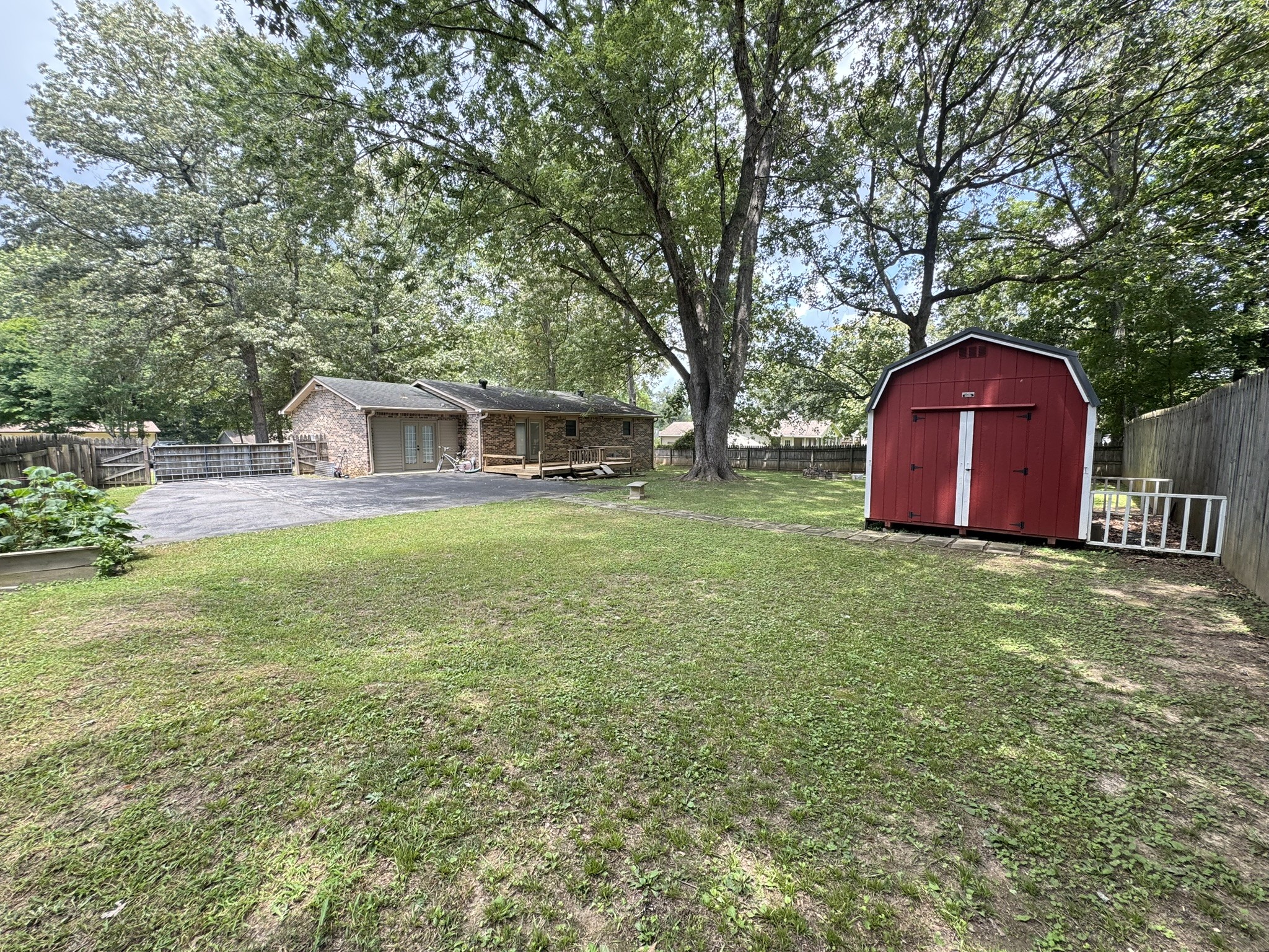 110 Larkway Dr